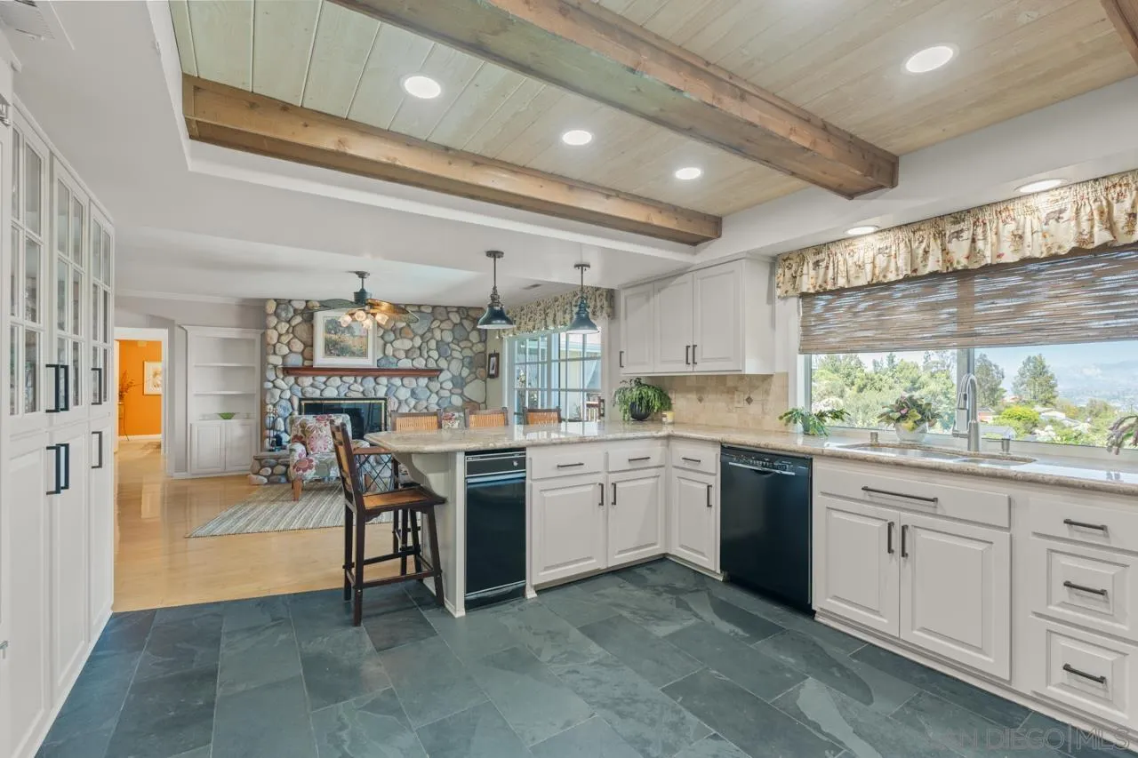 https://cdn.realtyfeed.com/cdn/127/260010361/71ba1d4daebe23ef219dc445af373661.webp