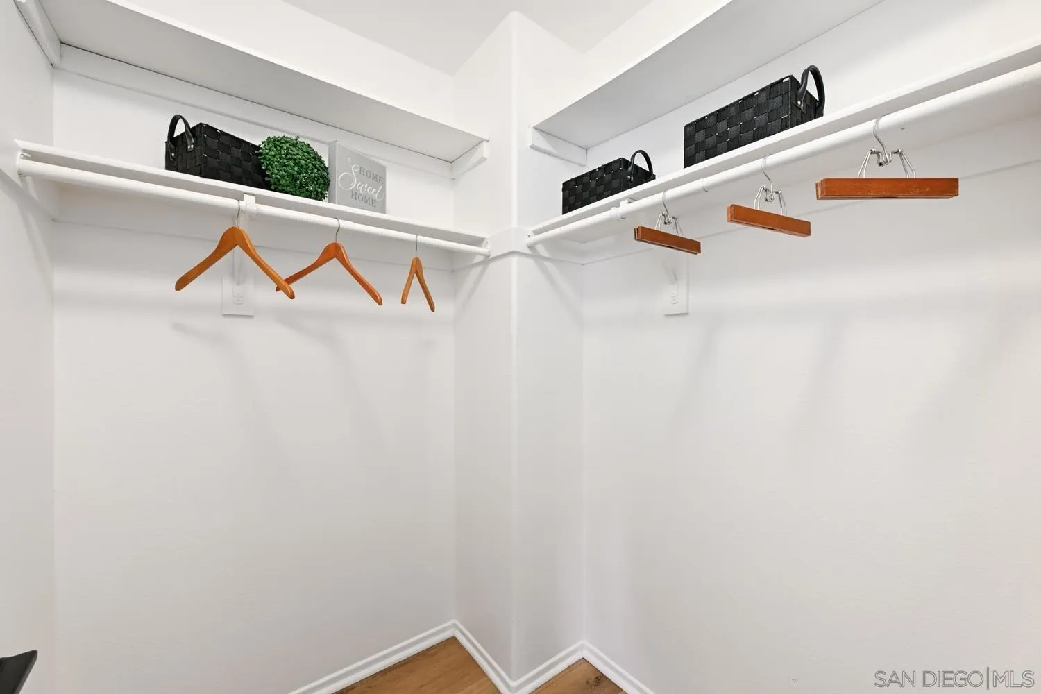 https://cdn.realtyfeed.com/cdn/127/260010362/376ce6c7b5a9051aa388d2b5bd9d1c8f.webp