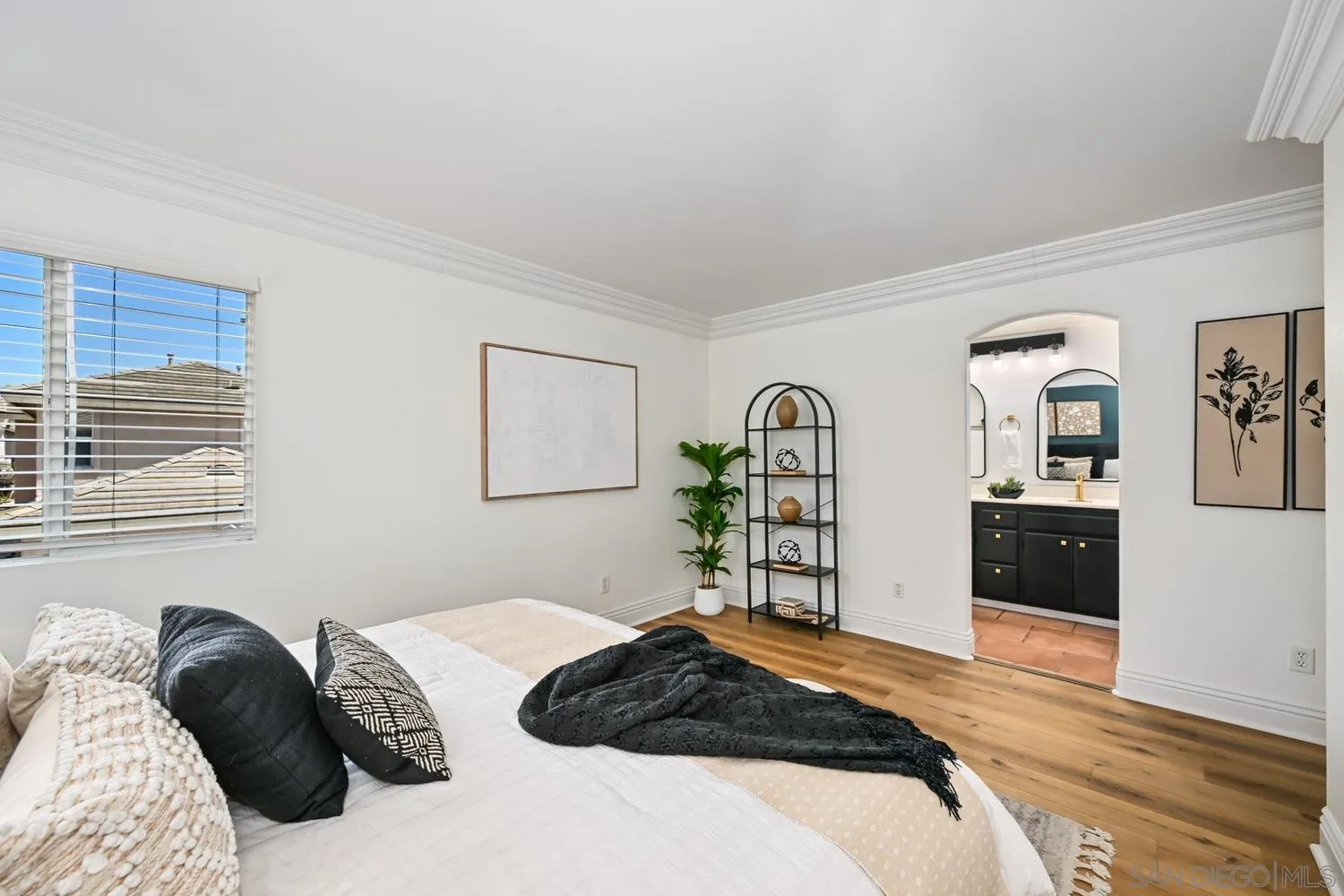 https://cdn.realtyfeed.com/cdn/127/260010362/52b02bc91ba90a66df0f5fdde5cfeecf.webp