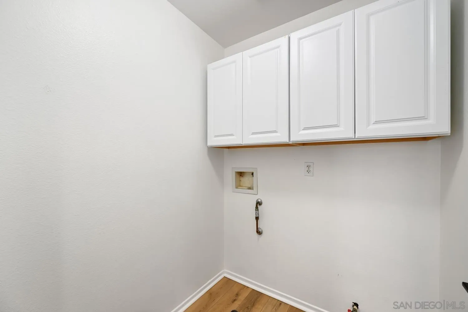 https://cdn.realtyfeed.com/cdn/127/260010362/7703d0123c6242fb8e37cd546080b7b9.webp