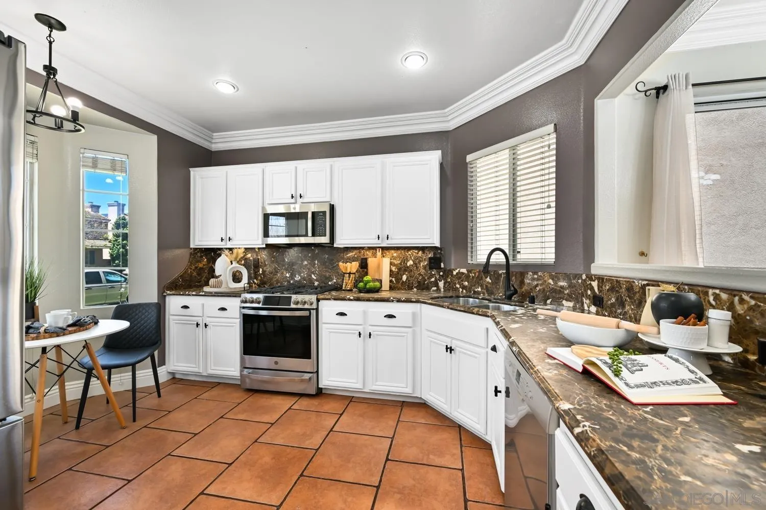 https://cdn.realtyfeed.com/cdn/127/260010362/be3c9353dcd01117f9208065aefca6b6.webp