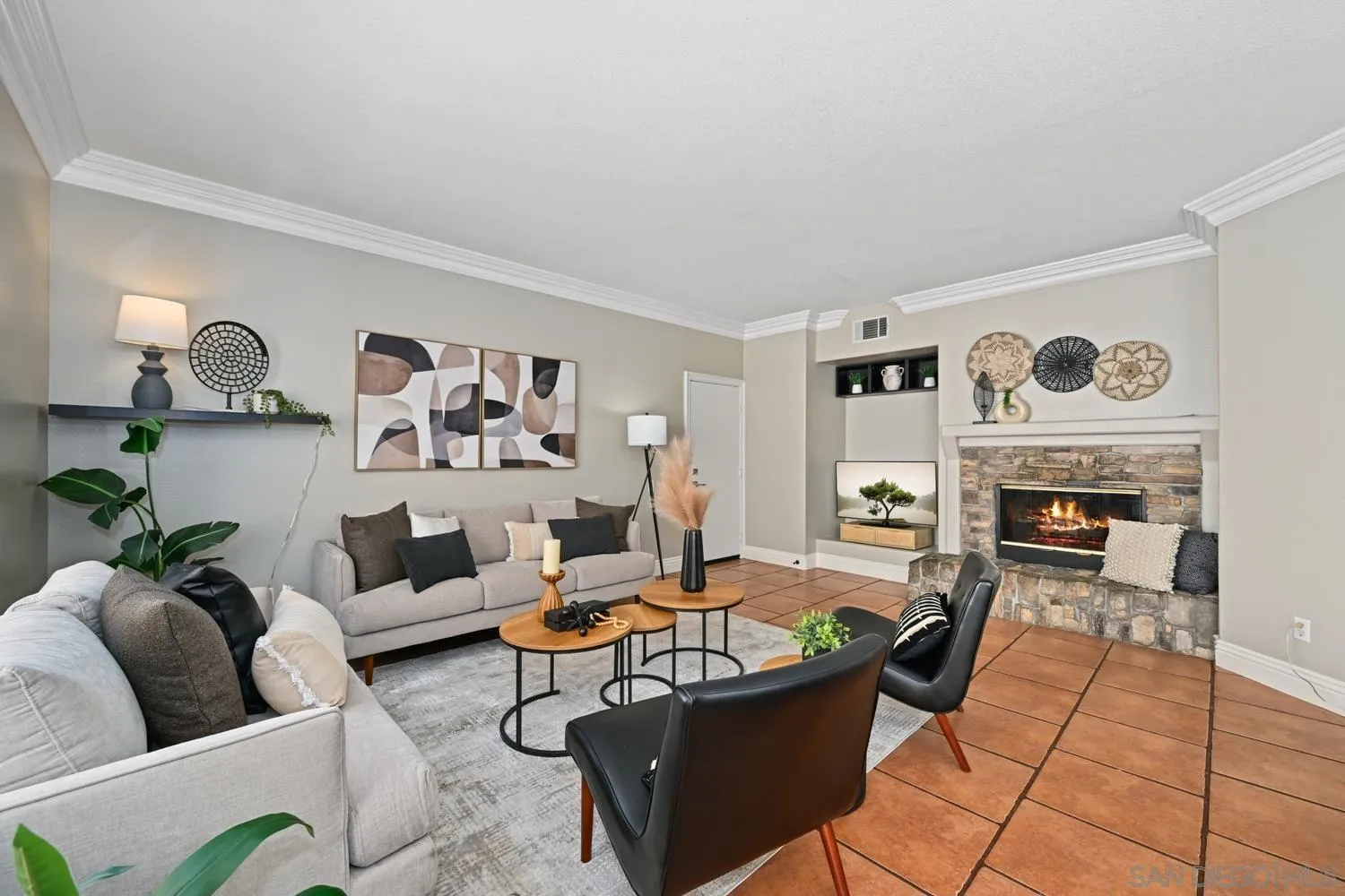 https://cdn.realtyfeed.com/cdn/127/260010362/c77d92f1e09dd3f02e7591126236ea42.webp