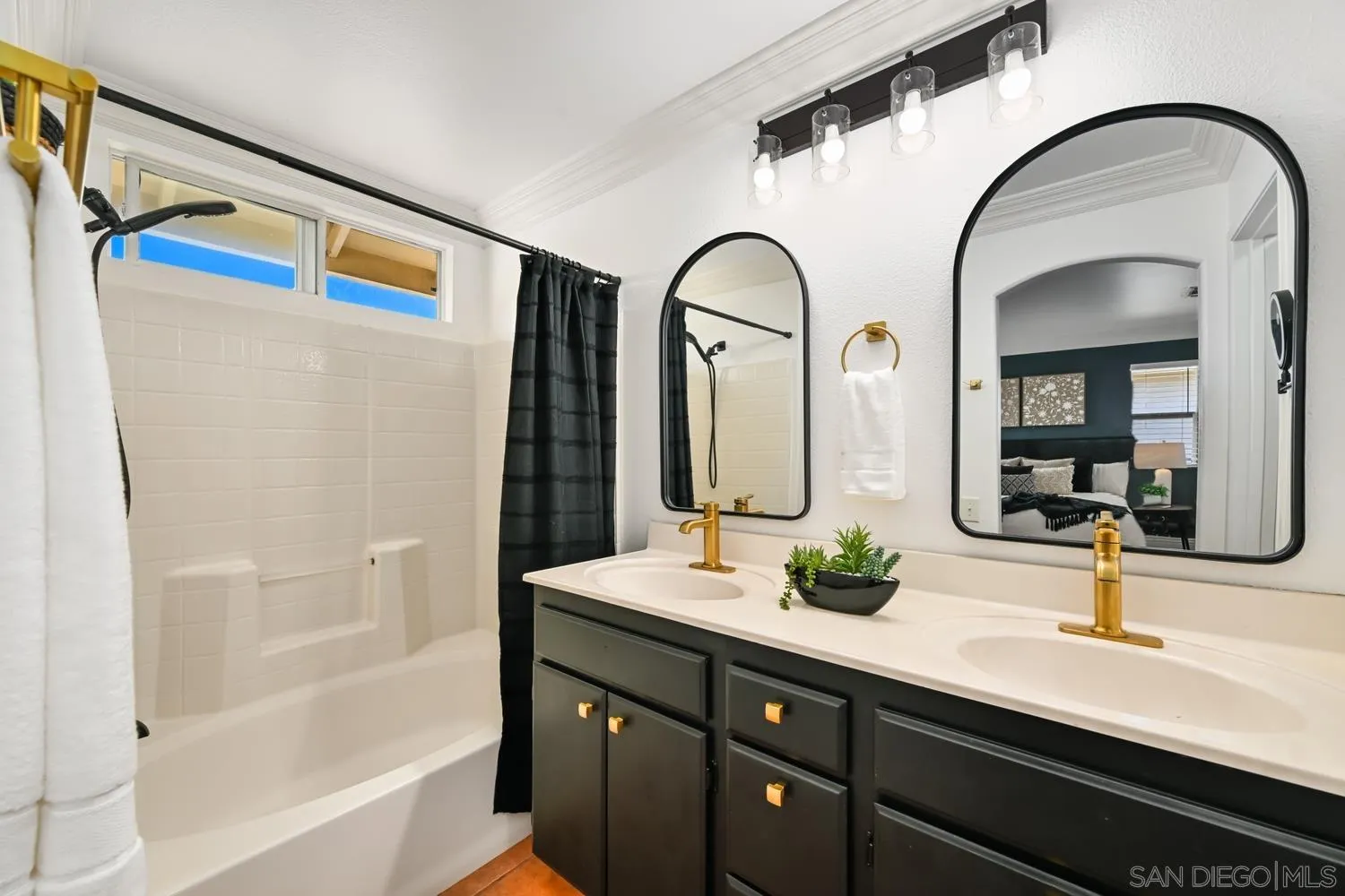 https://cdn.realtyfeed.com/cdn/127/260010362/f0e52d83baee09627e56c3f0115627fd.webp