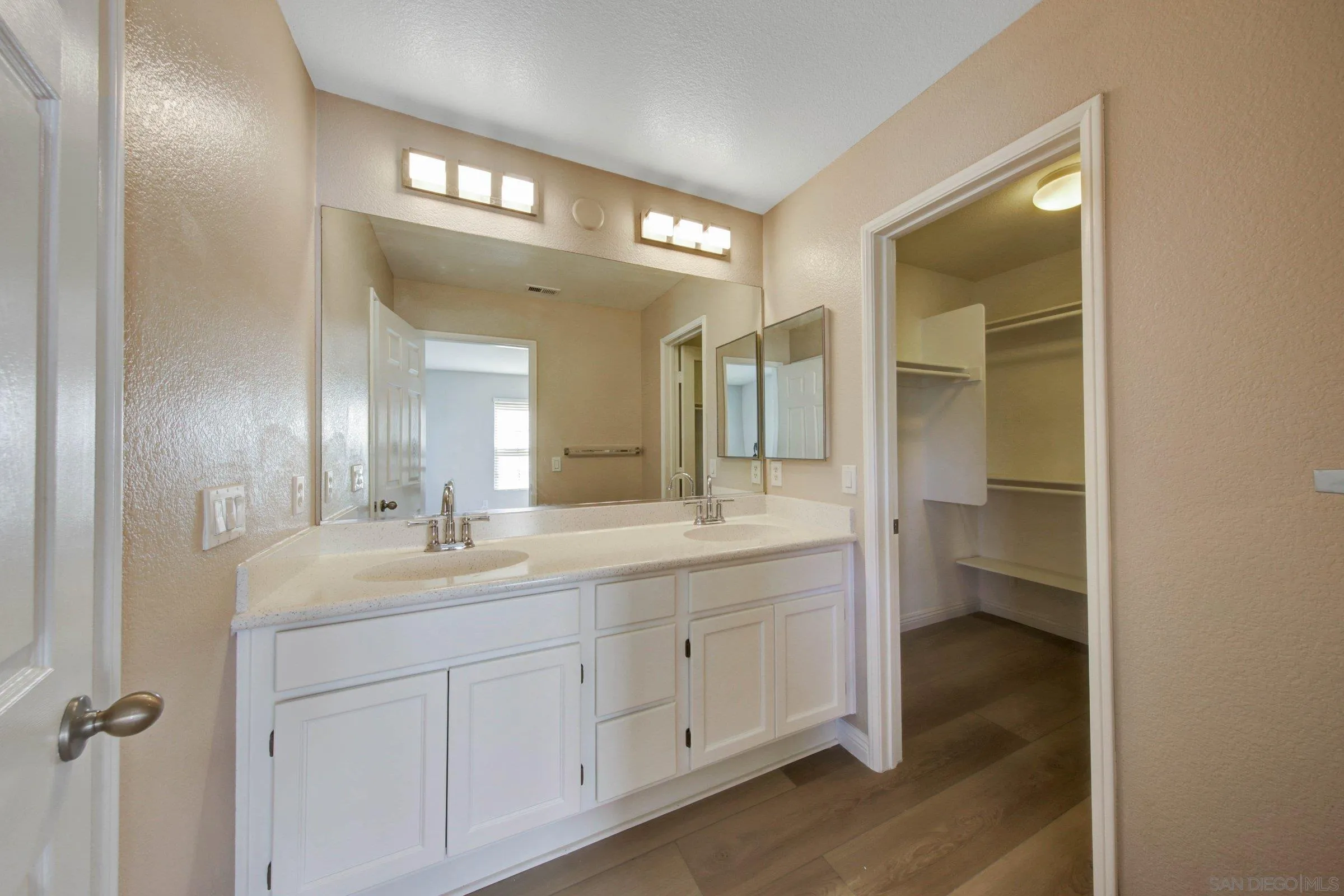 https://cdn.realtyfeed.com/cdn/127/260010364/0ddc47bb3ce301f662fa77928810d29b.webp