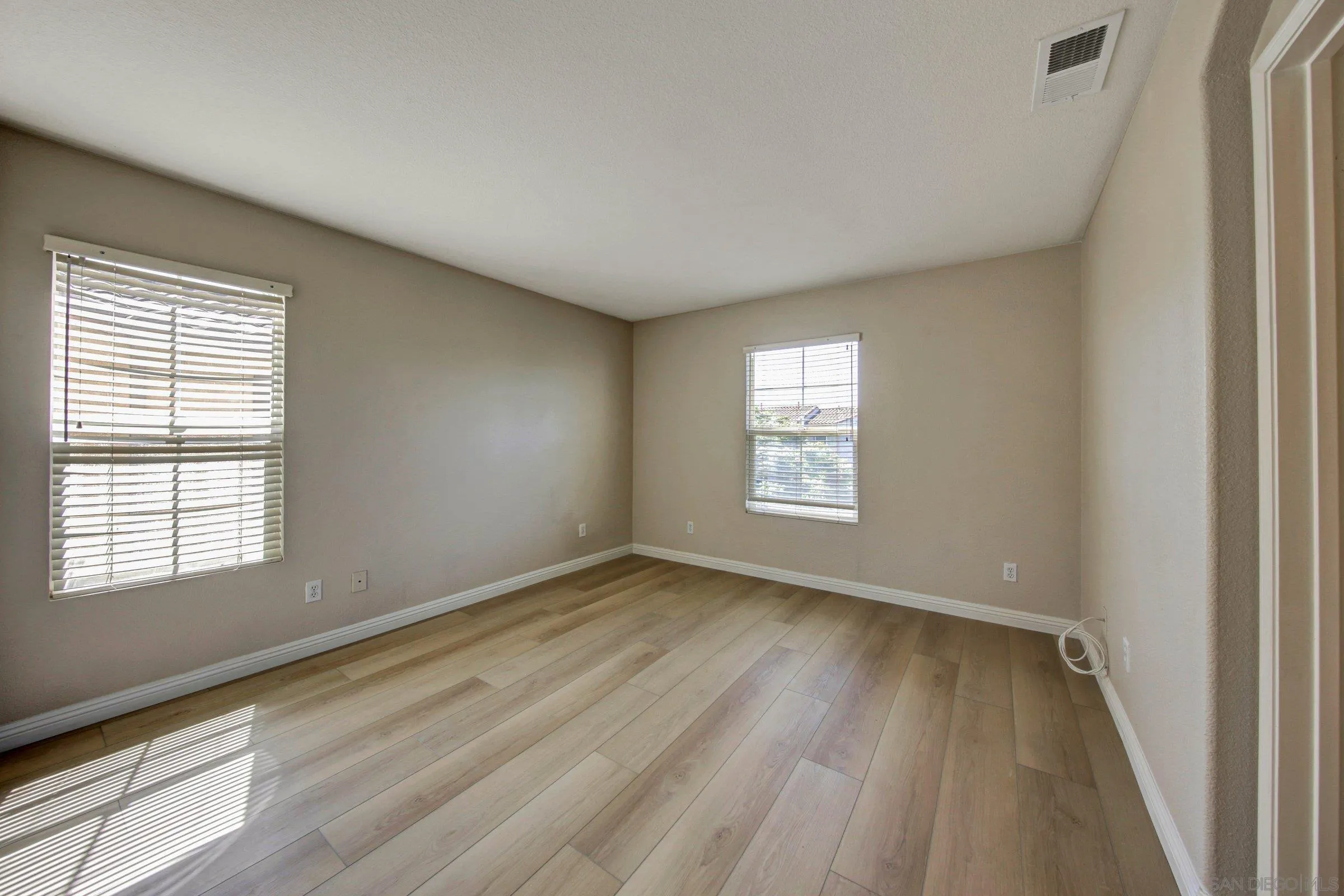 https://cdn.realtyfeed.com/cdn/127/260010364/8c399ee556ff7aec7b2d2e1dac0aa436.webp