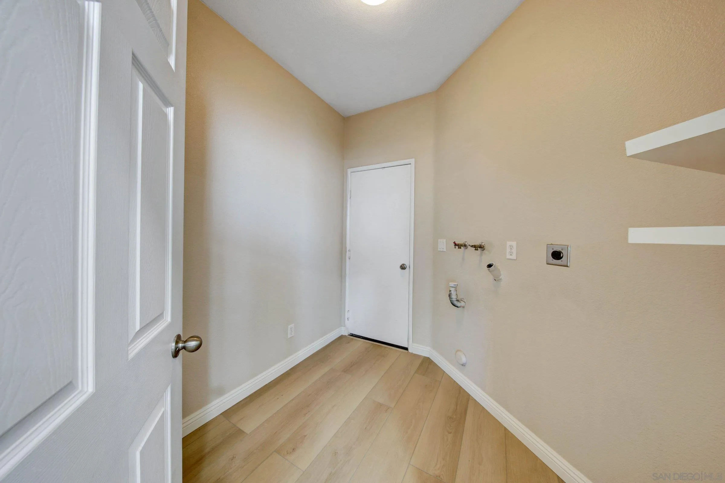 https://cdn.realtyfeed.com/cdn/127/260010364/9aa347e05f0b691385471d6f4ca4c062.webp