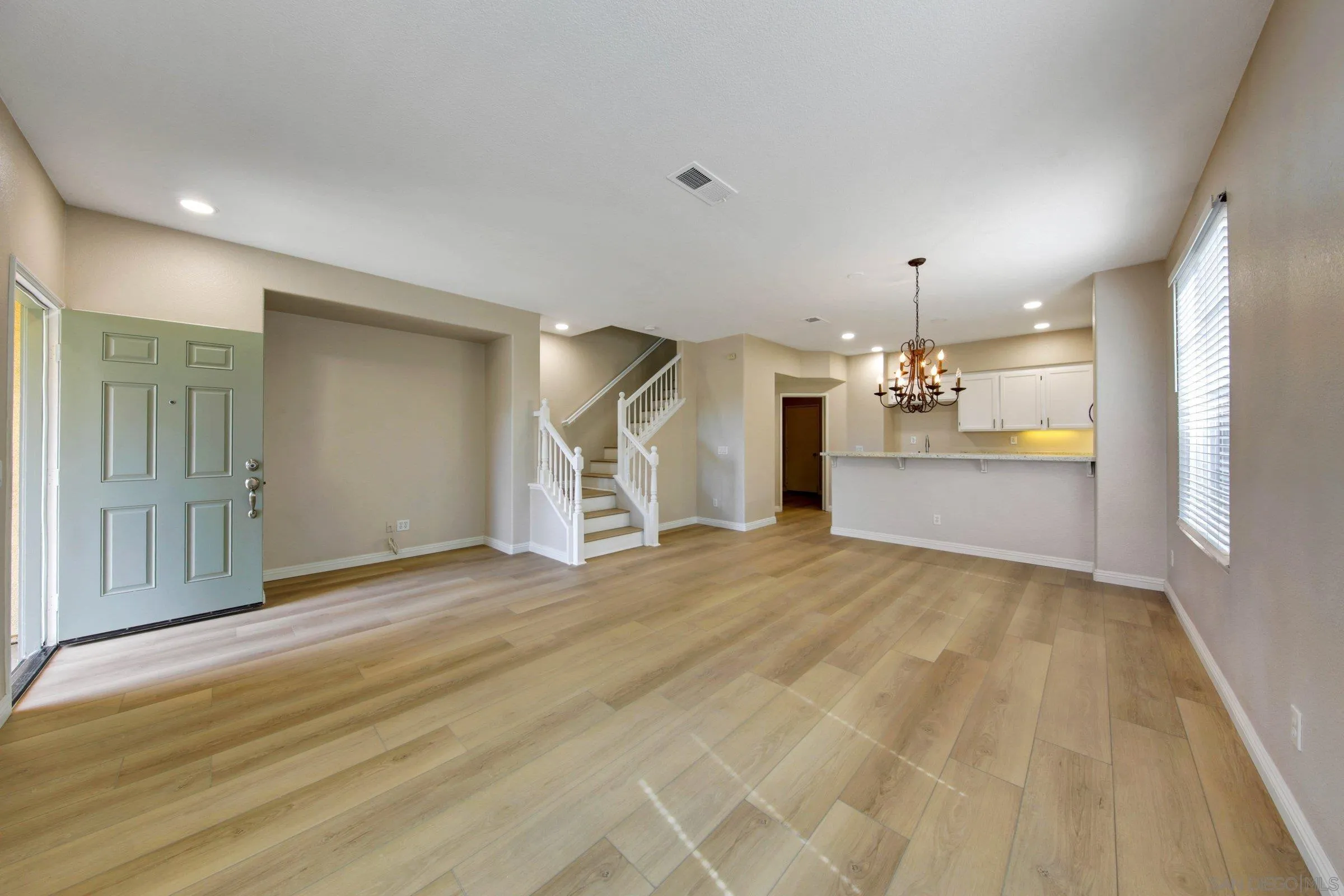 https://cdn.realtyfeed.com/cdn/127/260010364/9ffda72fa5c36b9e70de702faccd610d.webp