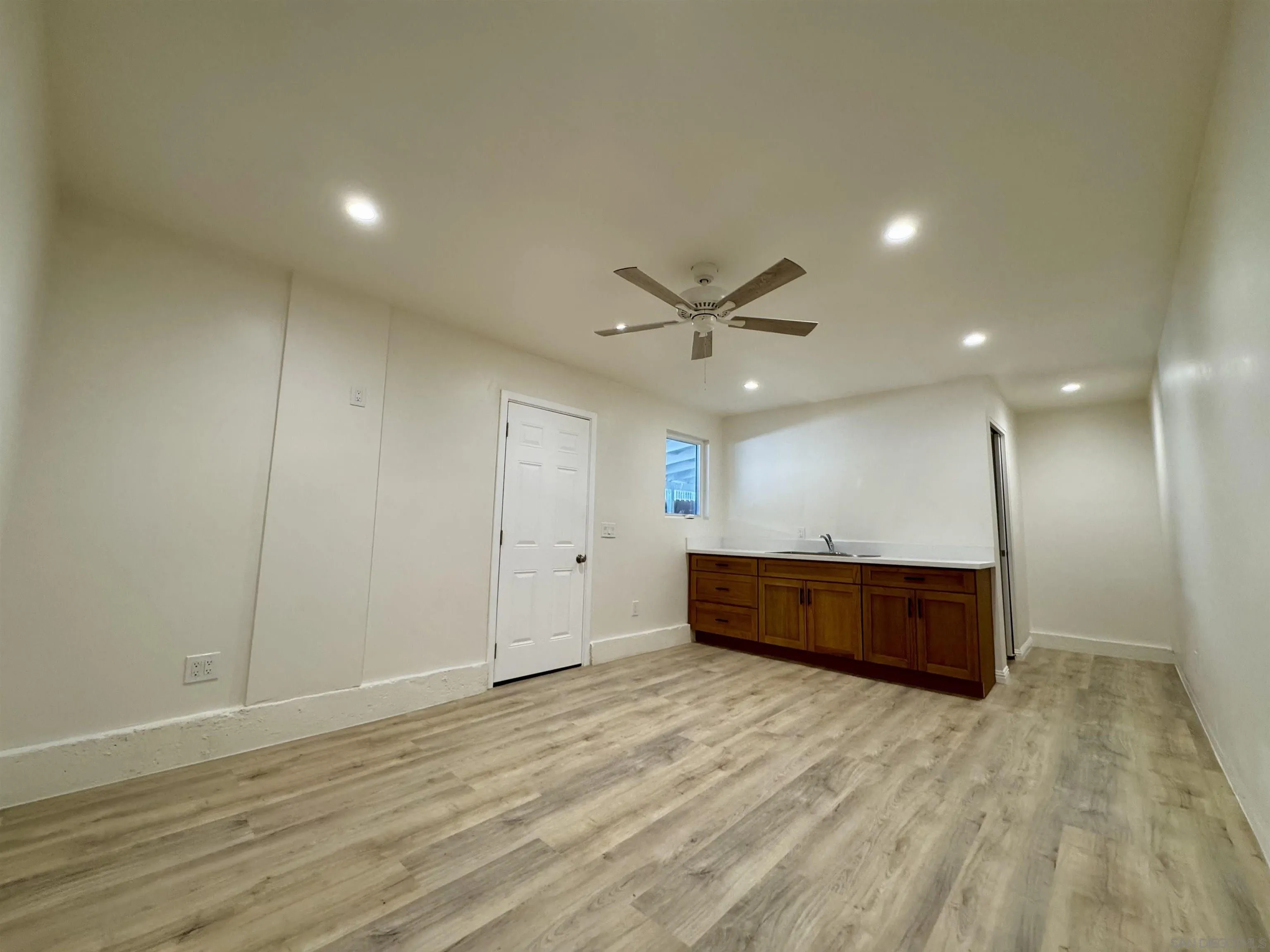 https://cdn.realtyfeed.com/cdn/127/260010367/3d73e3d3a3b916ed6757afac95880bcc.webp
