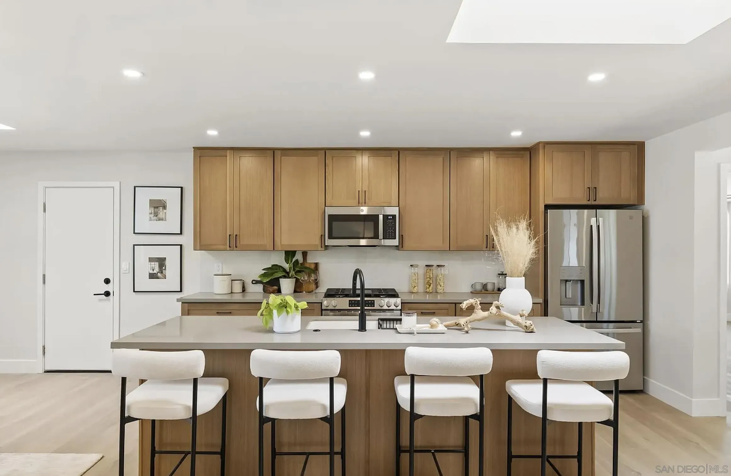 https://cdn.realtyfeed.com/cdn/127/260010367/a110cbfd3adcb82d3d595c9cc080ed46.webp
