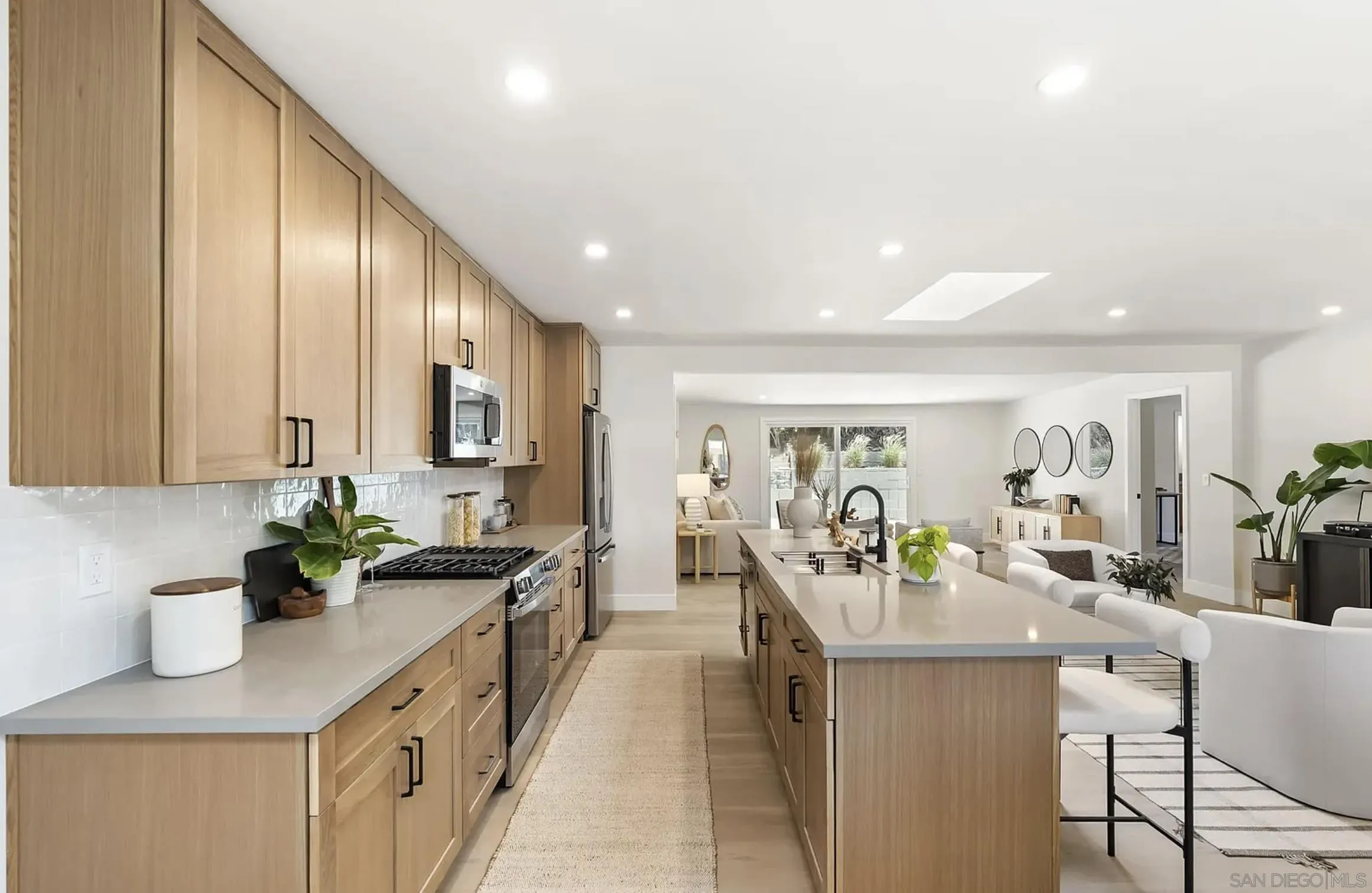 https://cdn.realtyfeed.com/cdn/127/260010367/c66a3f3e367a5e2365e8eeb9dc436e1c.webp