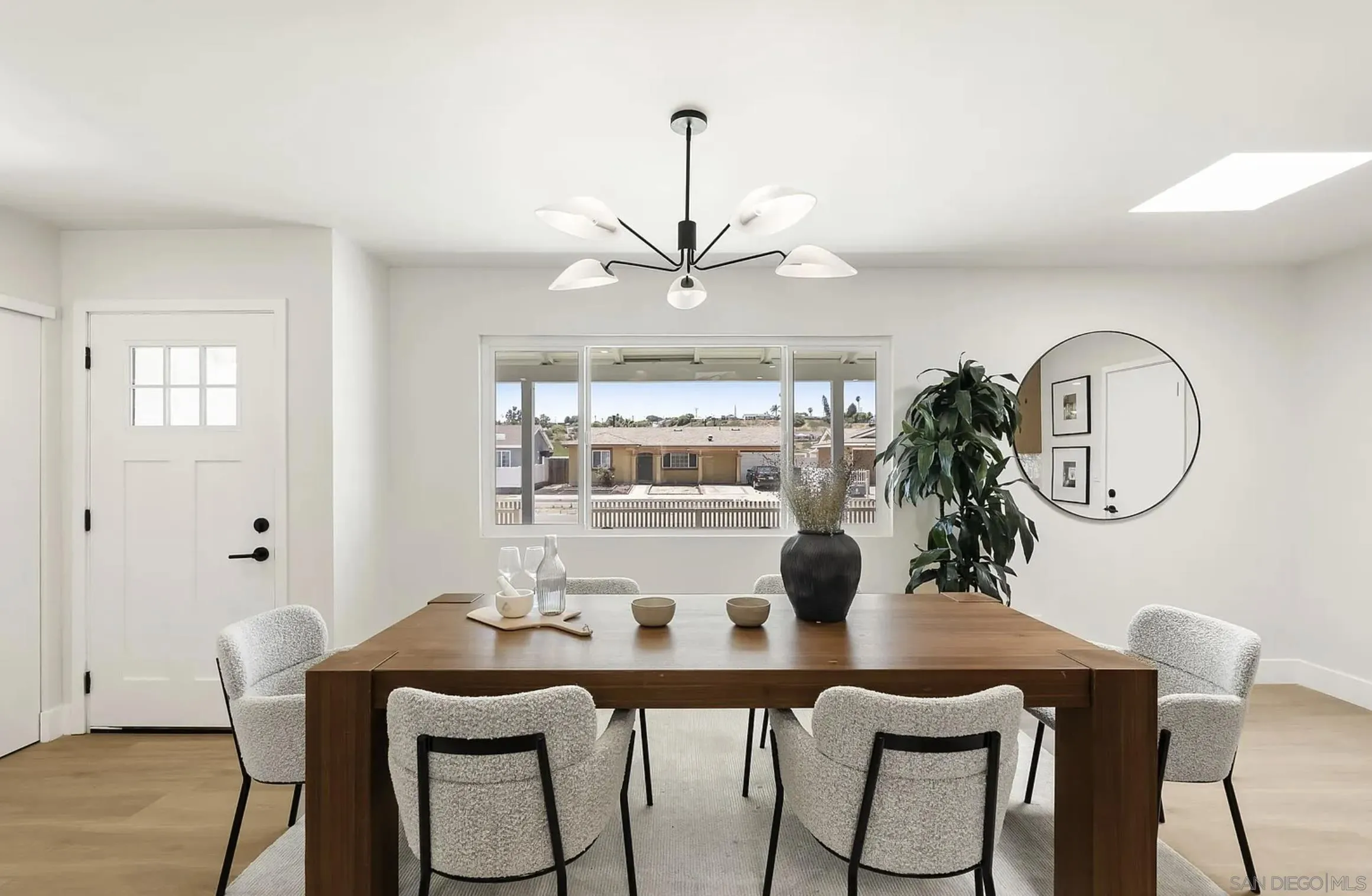 https://cdn.realtyfeed.com/cdn/127/260010367/d9a458f3168eff9879c1ac164bd71f2c.webp