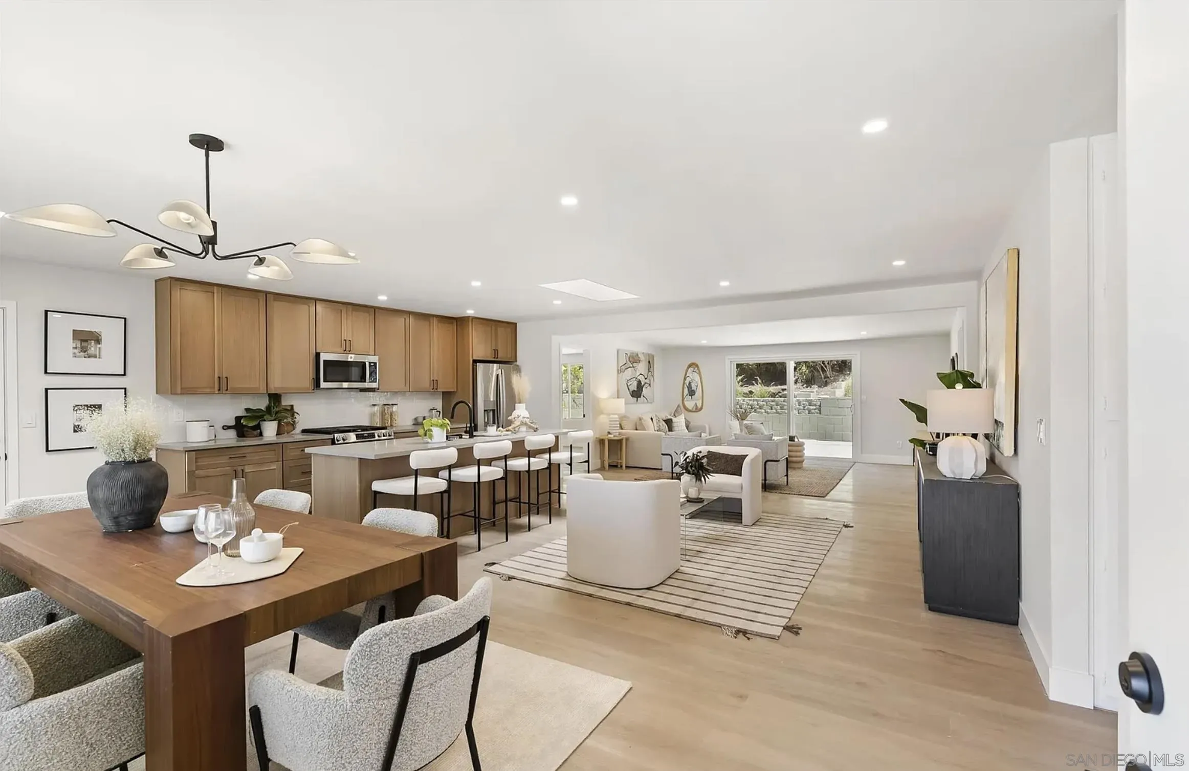 https://cdn.realtyfeed.com/cdn/127/260010367/daa58bc47efaeaa56b84a255774230ef.webp