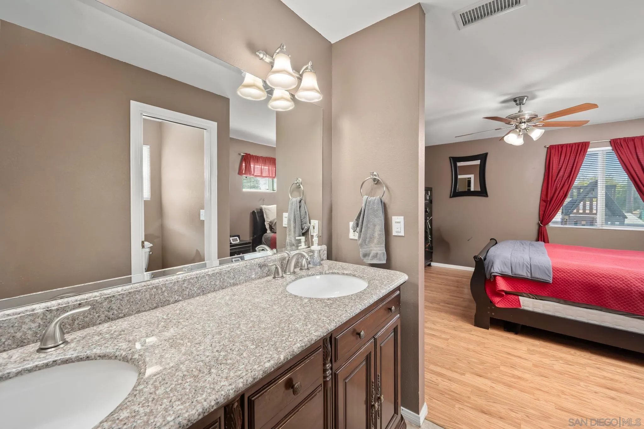 https://cdn.realtyfeed.com/cdn/127/260010369/4d52591dcb624ecbf6dd1f8ec6970aec.webp