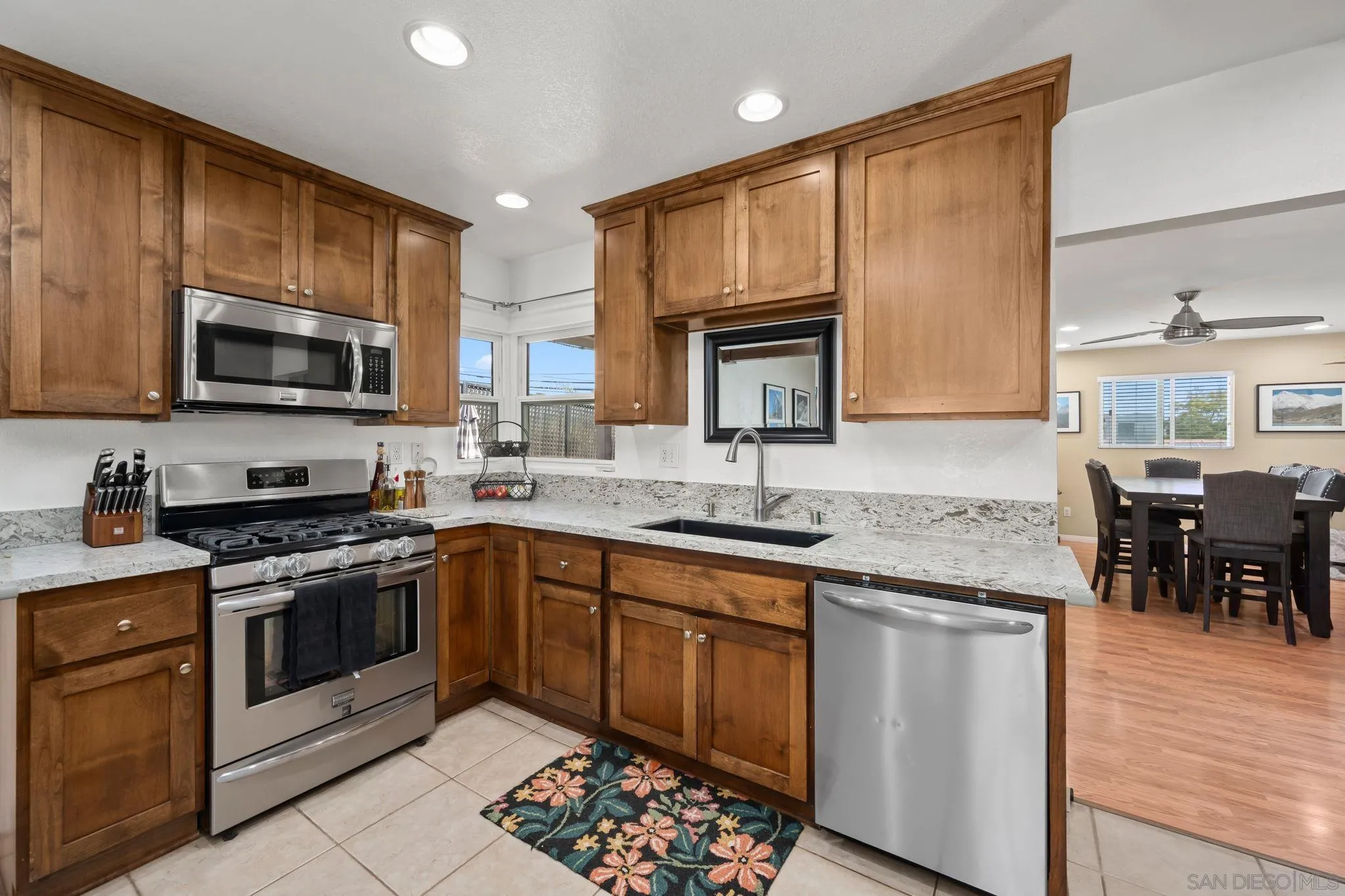 https://cdn.realtyfeed.com/cdn/127/260010369/798c003c5943d5387220e456514fdbdb.webp