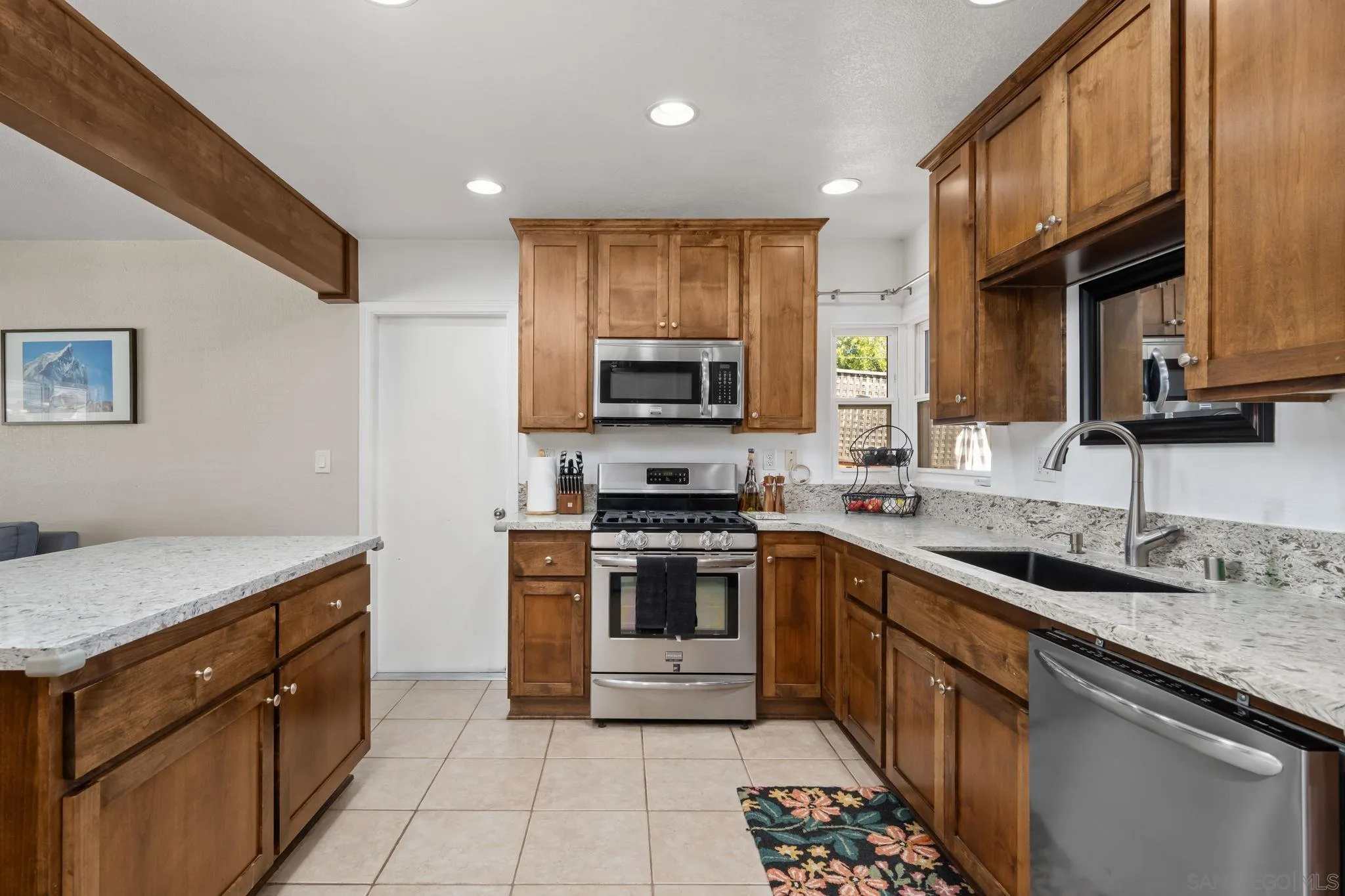 https://cdn.realtyfeed.com/cdn/127/260010369/ef64ff9a50c6c0a2799e6804fc7b4c98.webp
