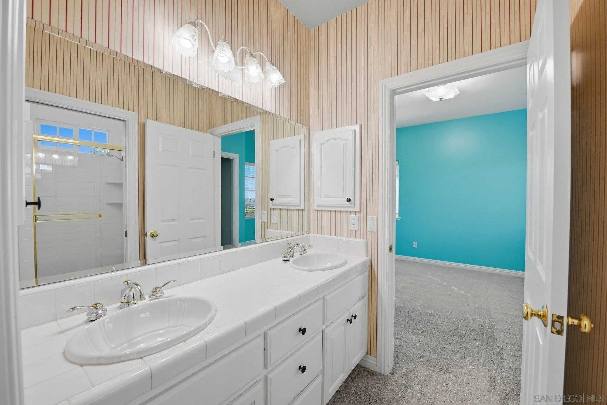 https://cdn.realtyfeed.com/cdn/127/260010372/63ec4637d8211e26208357c03ee04b97.webp