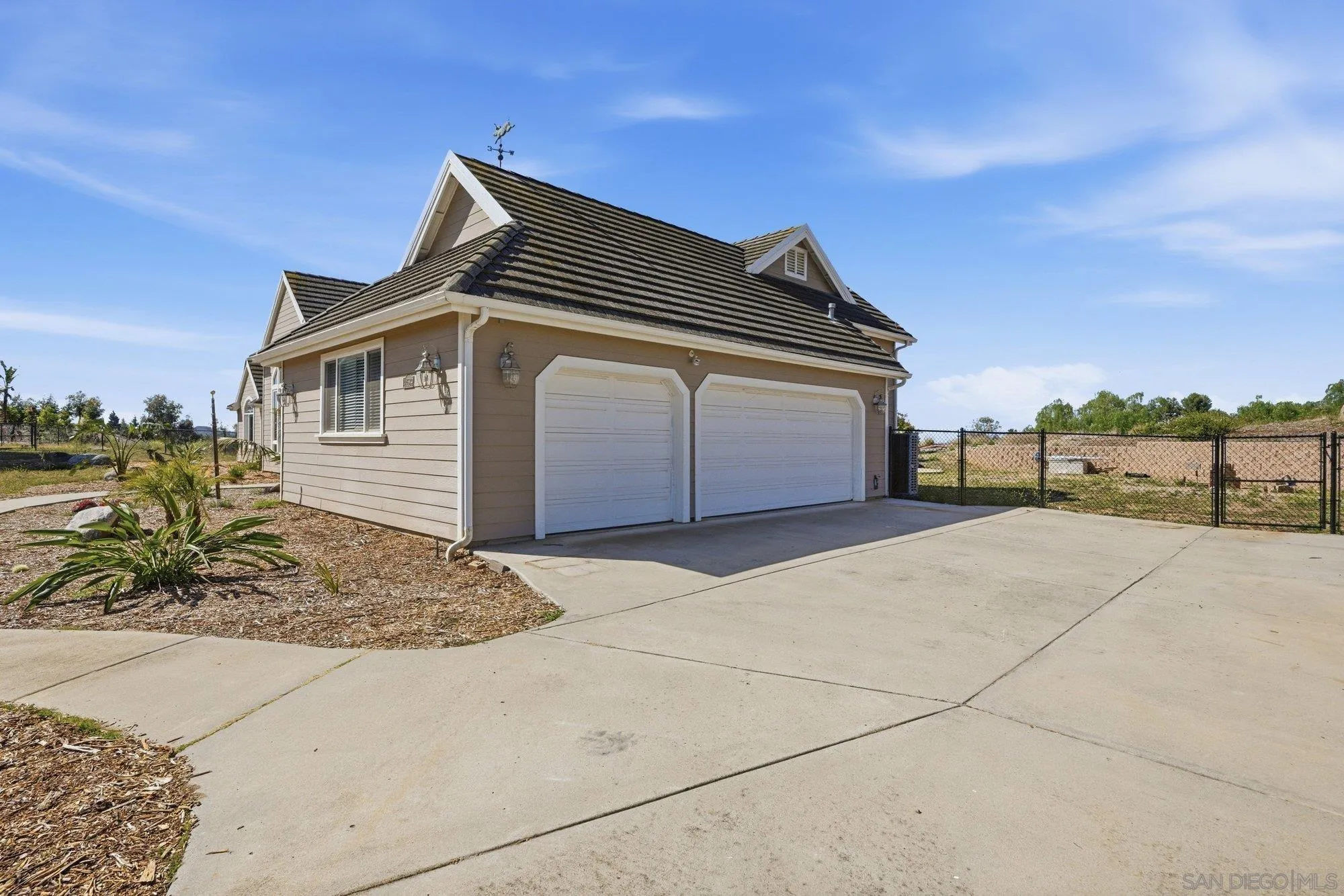 https://cdn.realtyfeed.com/cdn/127/260010372/cae3dcd456135709681ca4b5b33beef8.webp