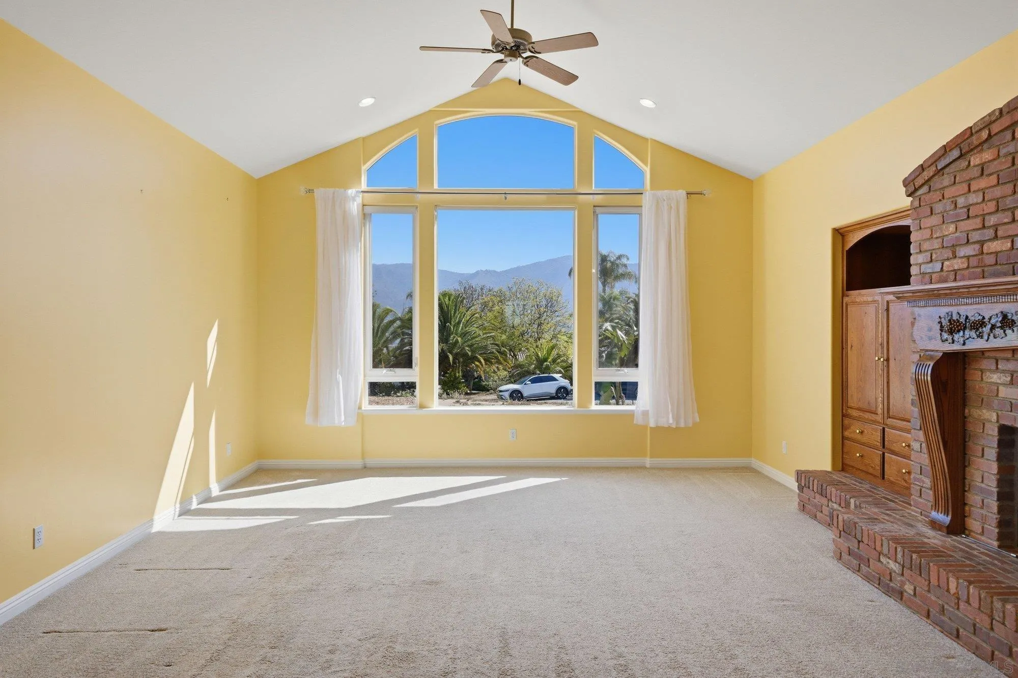 https://cdn.realtyfeed.com/cdn/127/260010372/cce20ef7031d2c0748db9d1957dcc5d1.webp