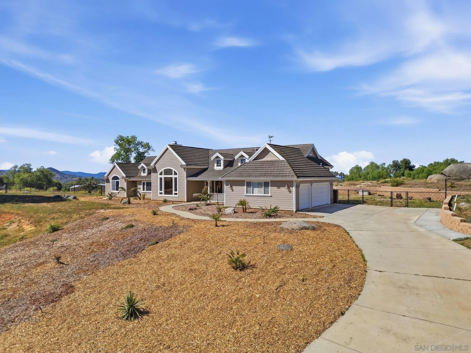 https://cdn.realtyfeed.com/cdn/127/260010372/ce3f18af34b3f8b7d94ea8d652483a97.webp