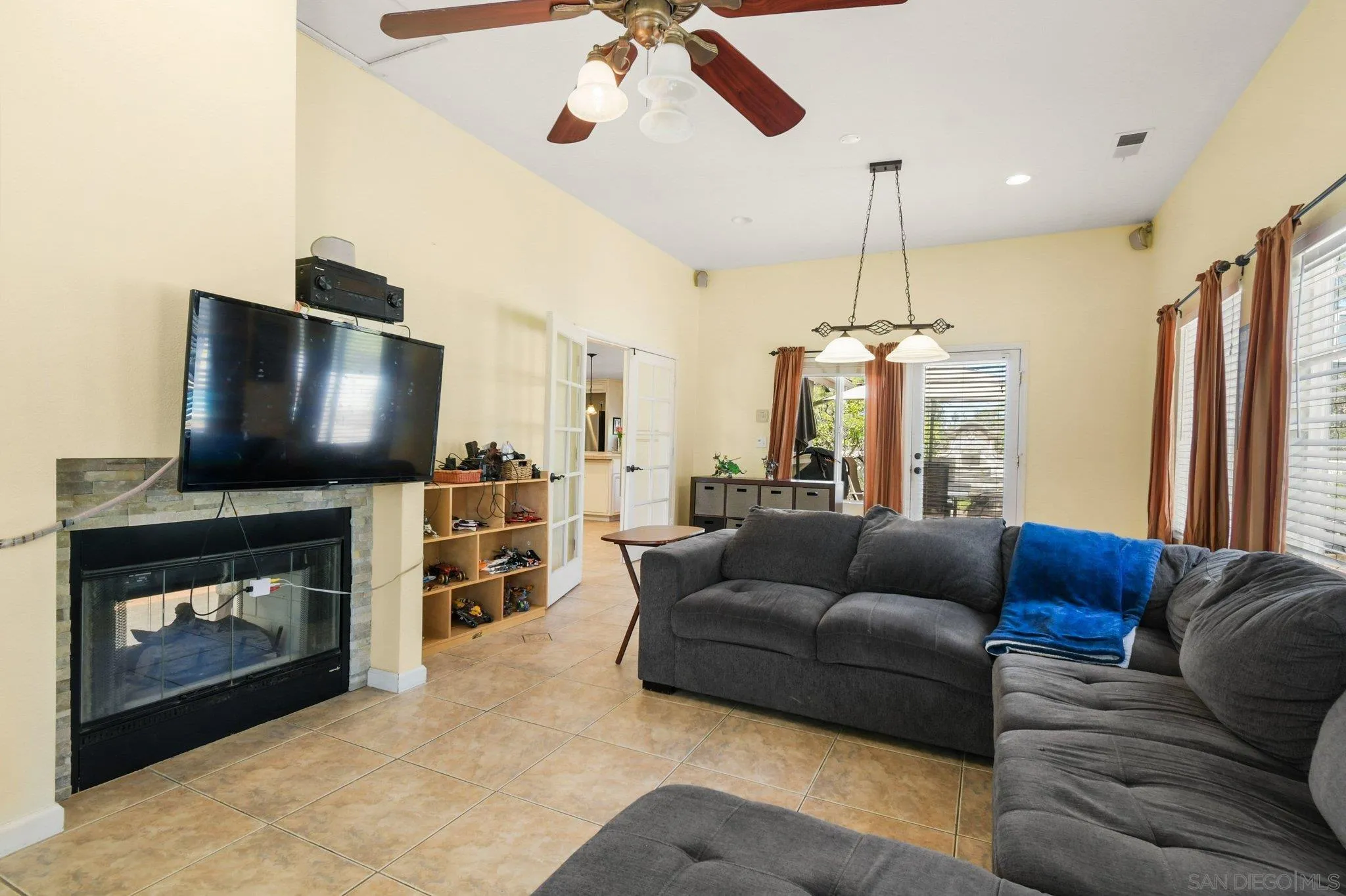 https://cdn.realtyfeed.com/cdn/127/260010373/4b49e23be7fd0c8f66ccbe4554bd9b52.webp