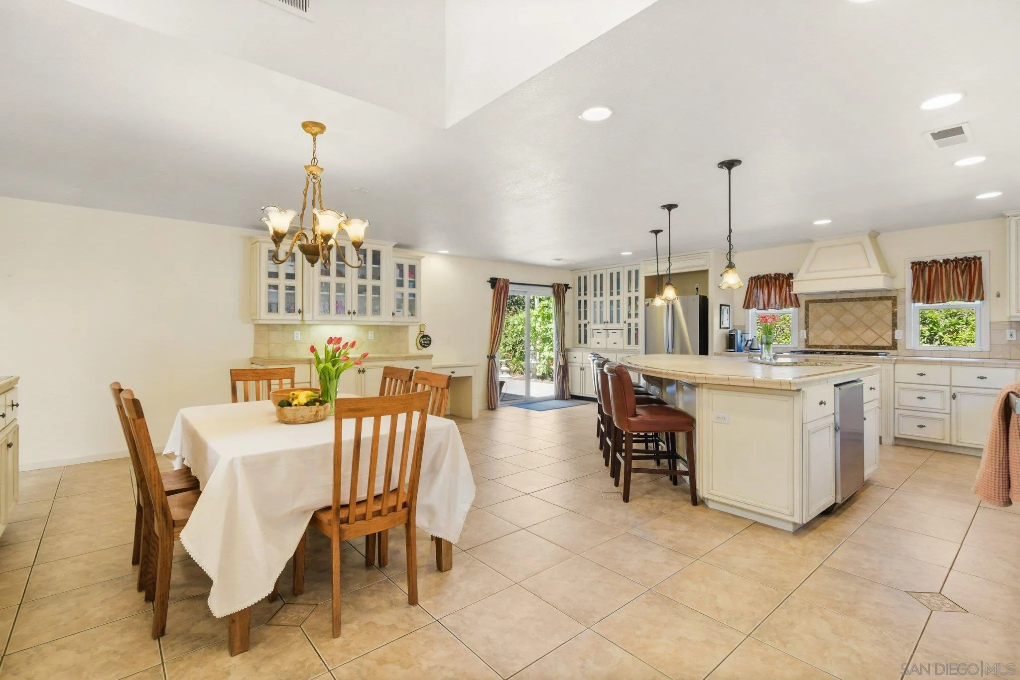 https://cdn.realtyfeed.com/cdn/127/260010373/74dd974962e4237b8717ef9d943485d8.webp