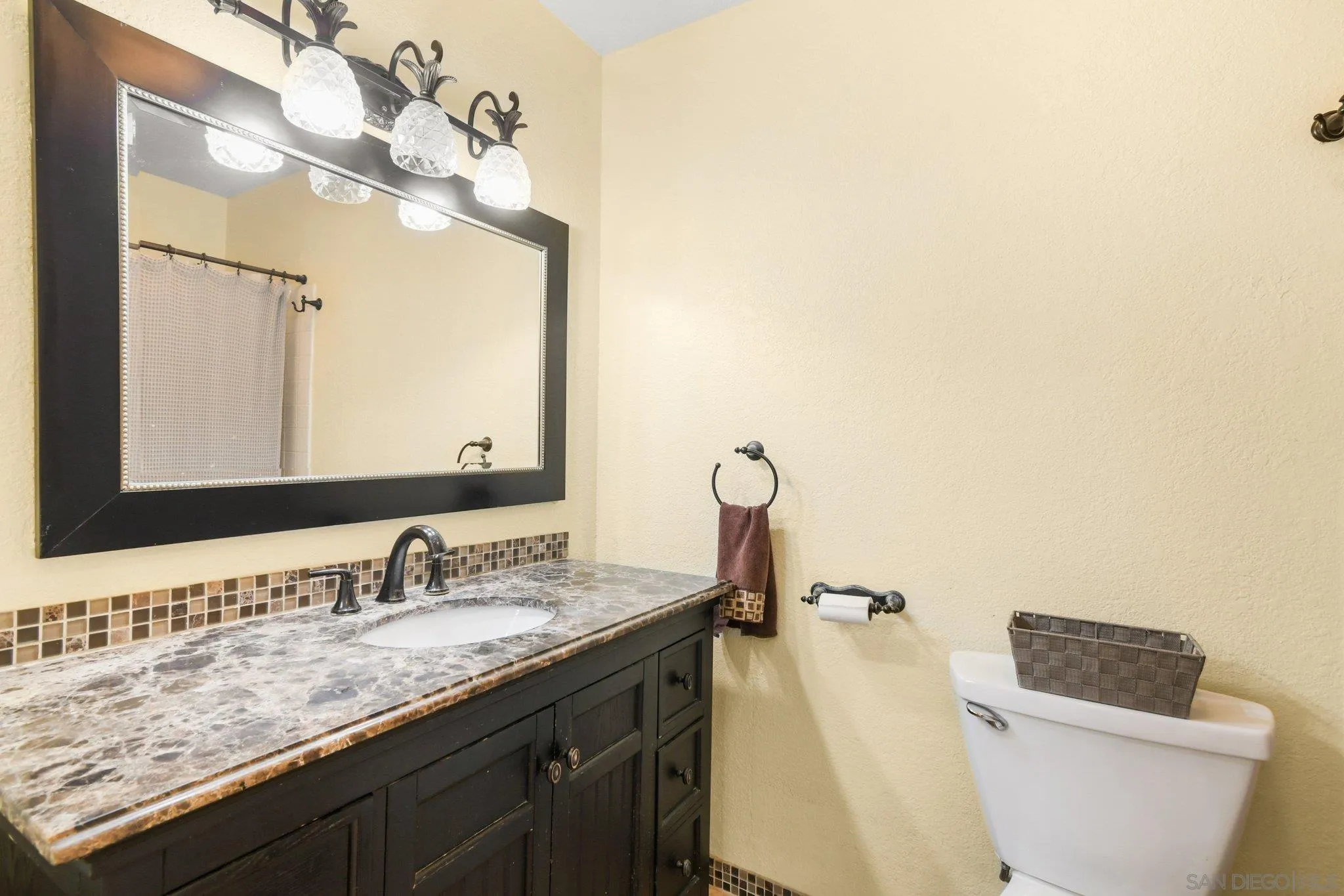 https://cdn.realtyfeed.com/cdn/127/260010373/9a4d84e2ac3d004cc5bc32fe204b9bbf.webp