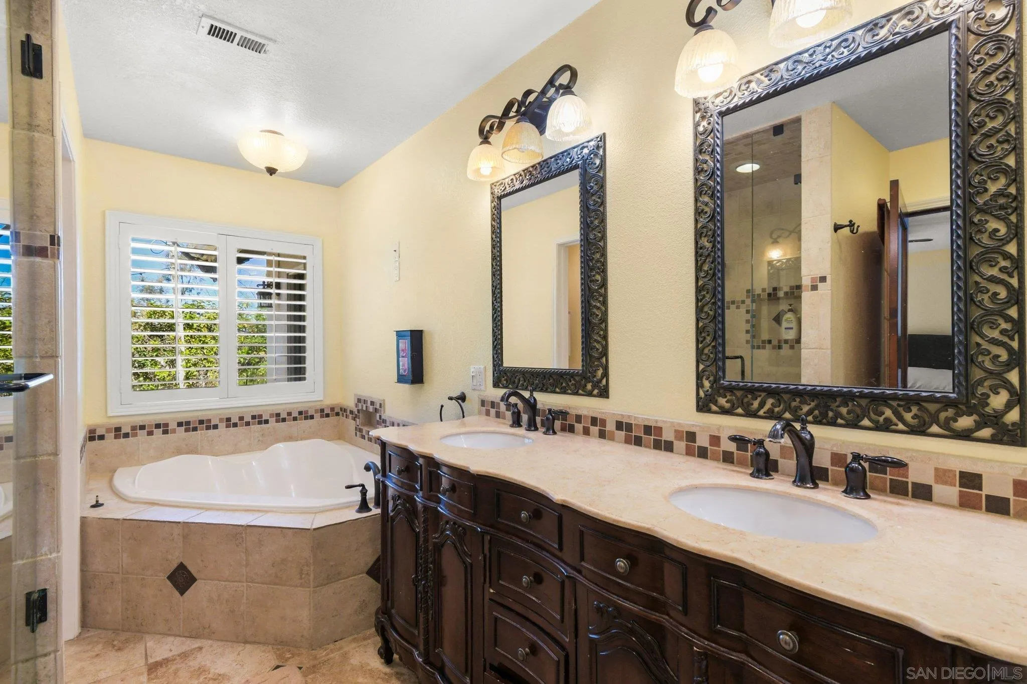 https://cdn.realtyfeed.com/cdn/127/260010373/daa24bb9db302a969389692fc7ab6ad8.webp