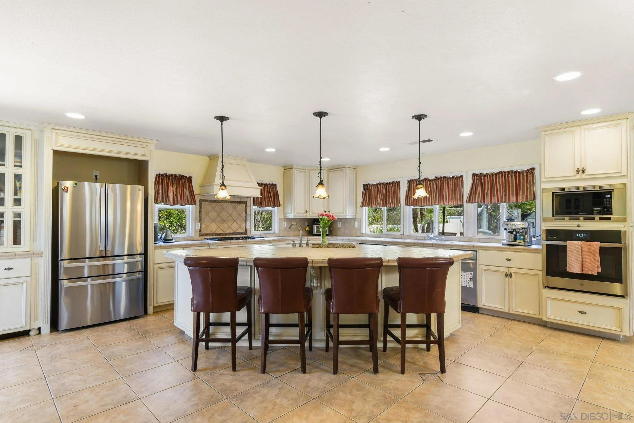 https://cdn.realtyfeed.com/cdn/127/260010373/e10a573a78003e130b9e03b7e8f07d2a.webp