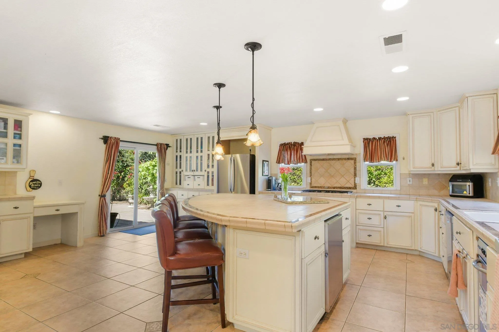 https://cdn.realtyfeed.com/cdn/127/260010373/e66d4a61ee2517e974c7ec4aa954a75a.webp