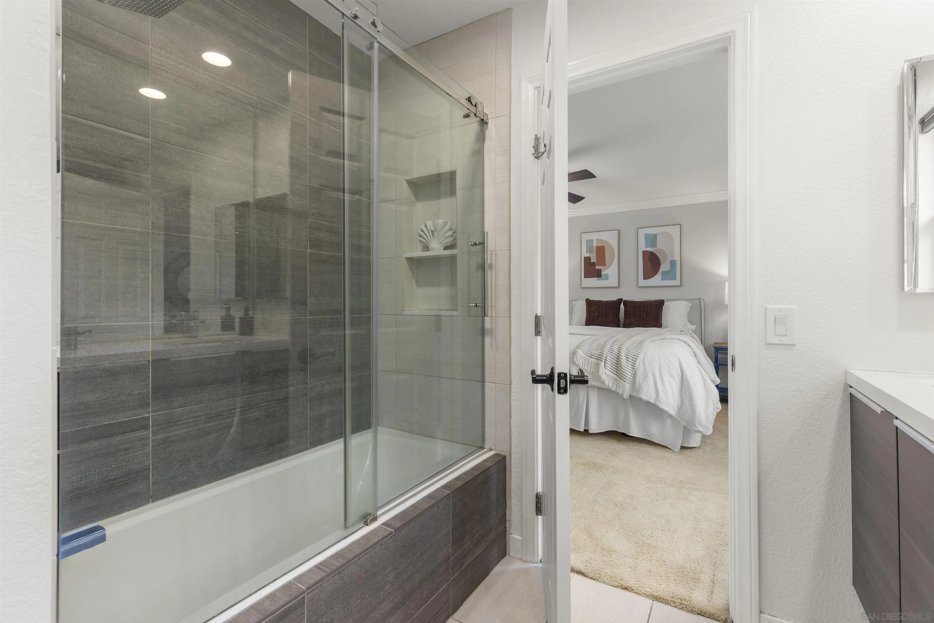 https://cdn.realtyfeed.com/cdn/127/260010375/1fd551a8d1b551e6db93b2761876971e.webp