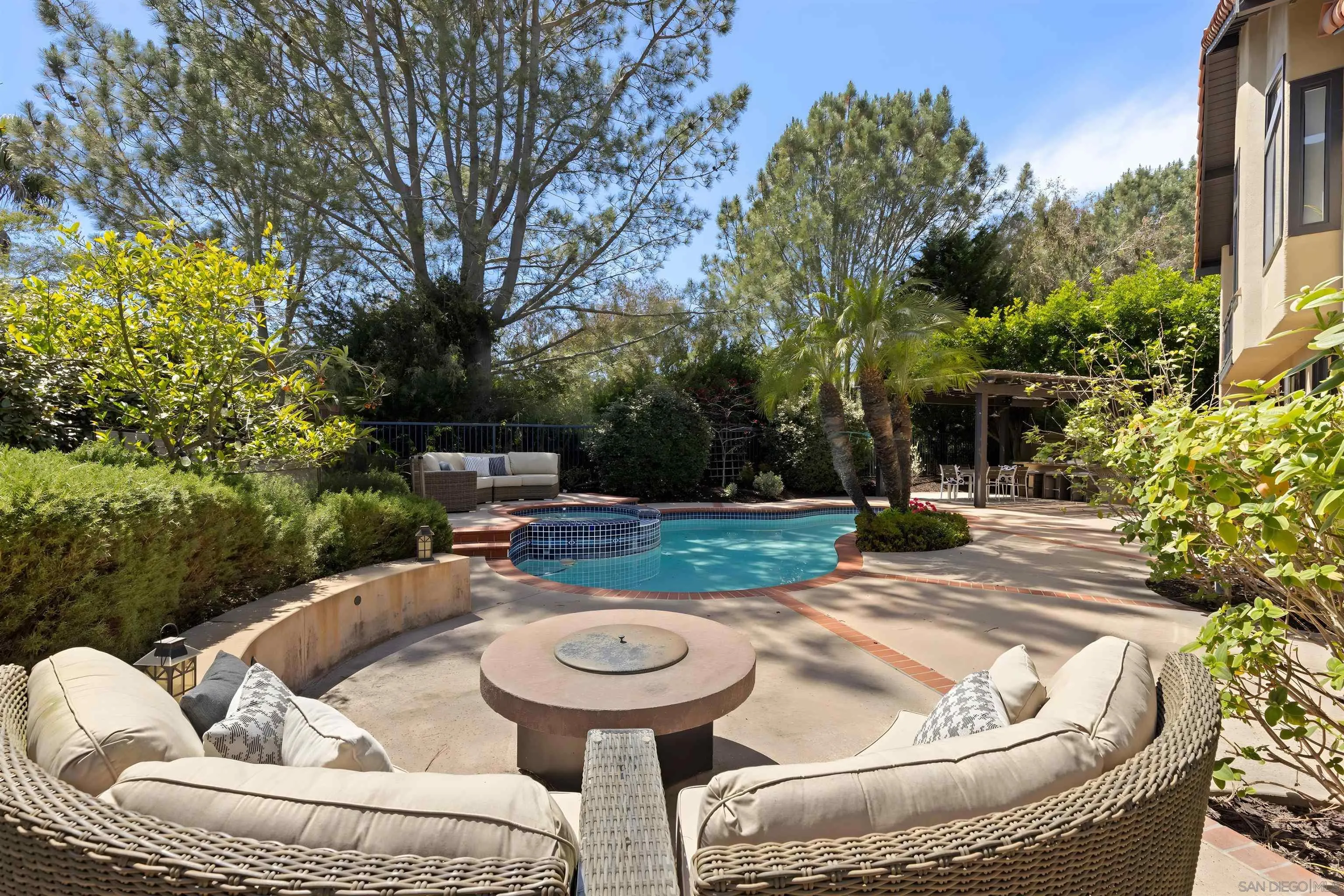 https://cdn.realtyfeed.com/cdn/127/260010375/27b161042f92f6627b604331c7a2acf3.webp