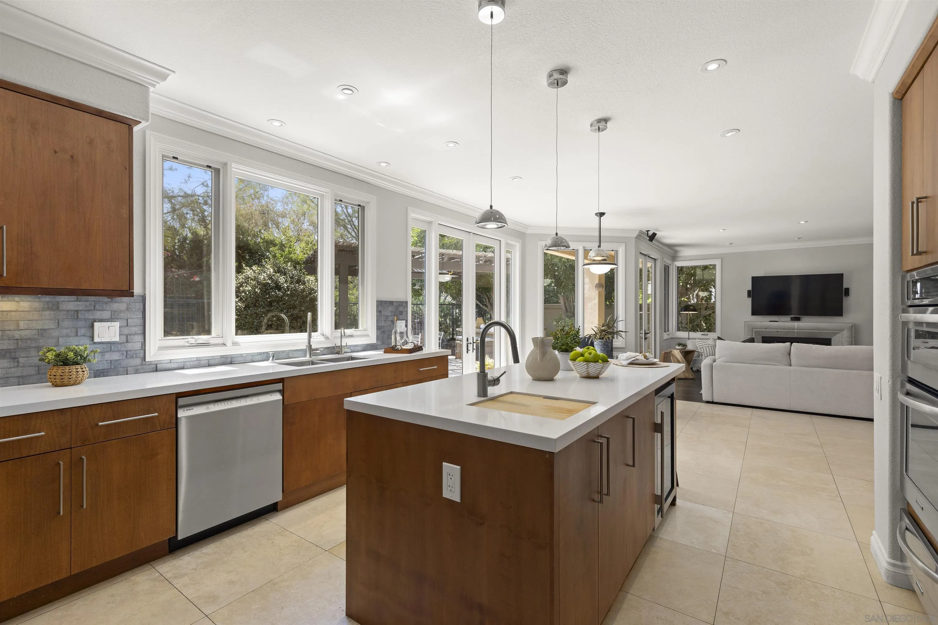 https://cdn.realtyfeed.com/cdn/127/260010375/2a4ccb5ae1b992a2560d4d04224b93c7.webp