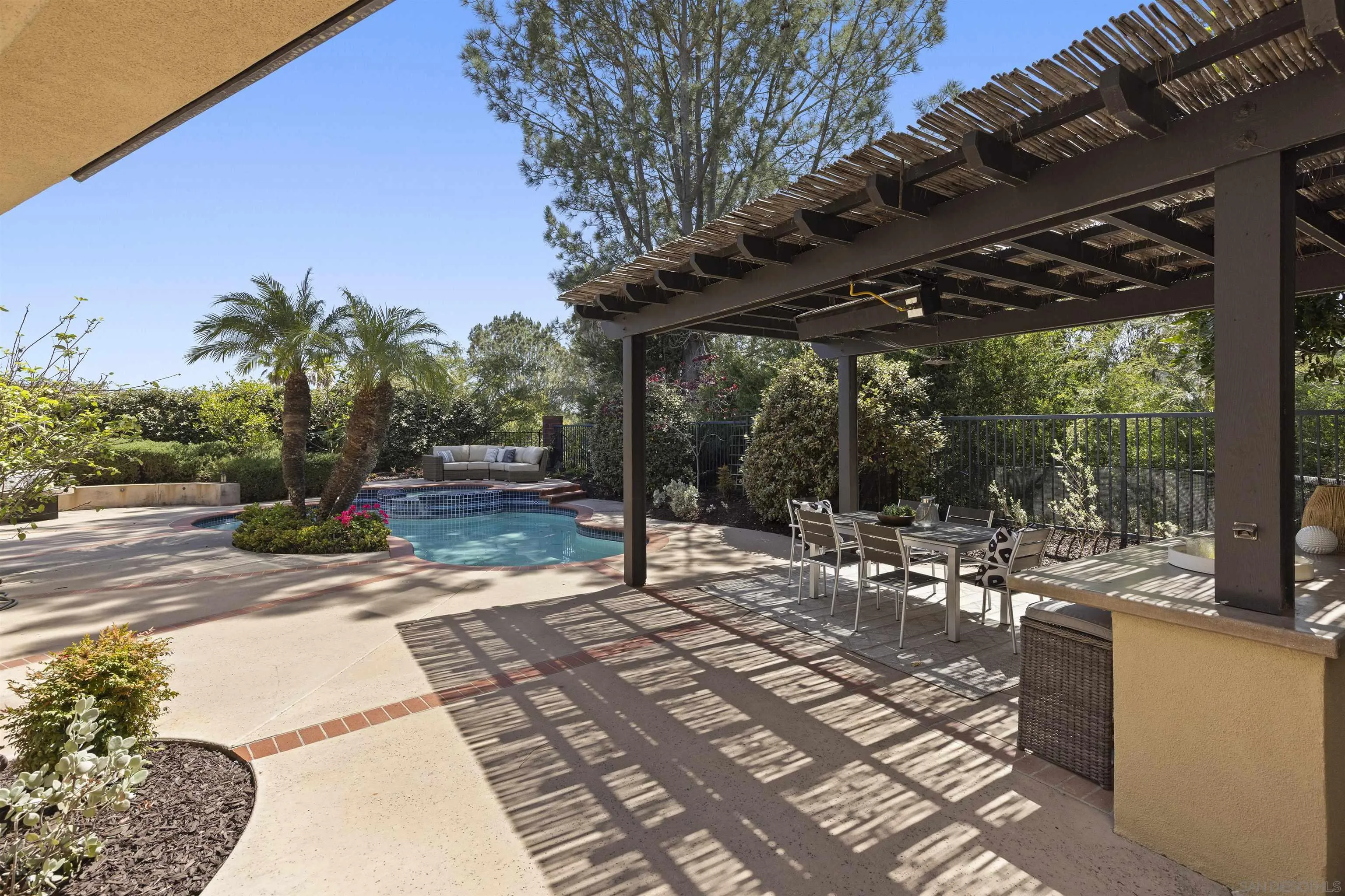 https://cdn.realtyfeed.com/cdn/127/260010375/f68aaa34dbced2a027dfb4cbc94868ff.webp