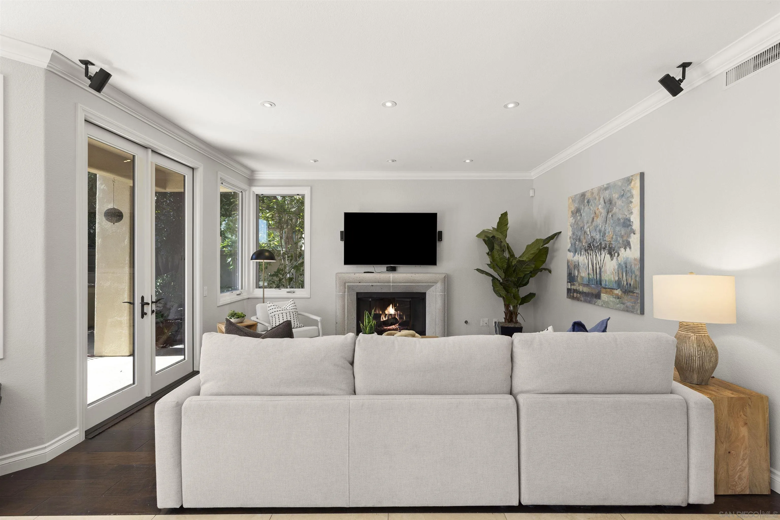 https://cdn.realtyfeed.com/cdn/127/260010375/f704e5bbd28ebd99301d26378d66f31f.webp