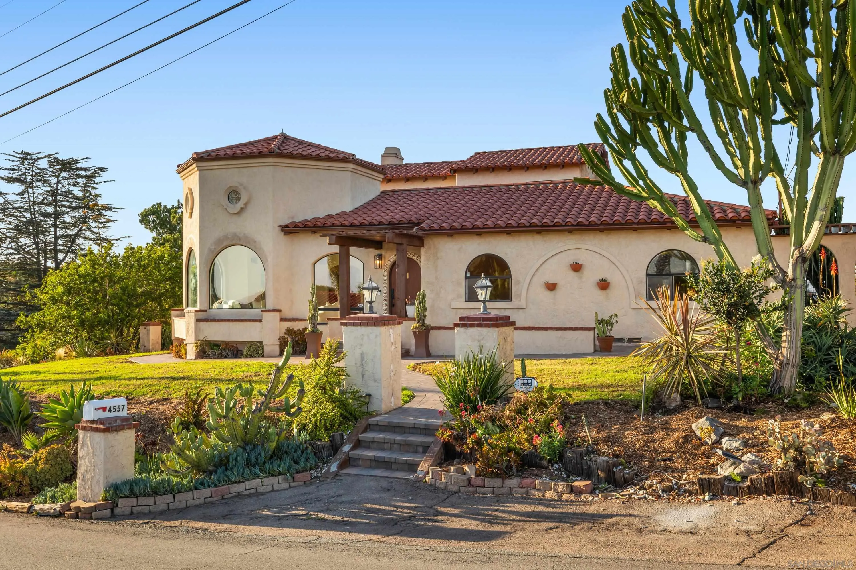 https://cdn.realtyfeed.com/cdn/127/260010378/09ab36799fe99c48310eb758281e78db.webp