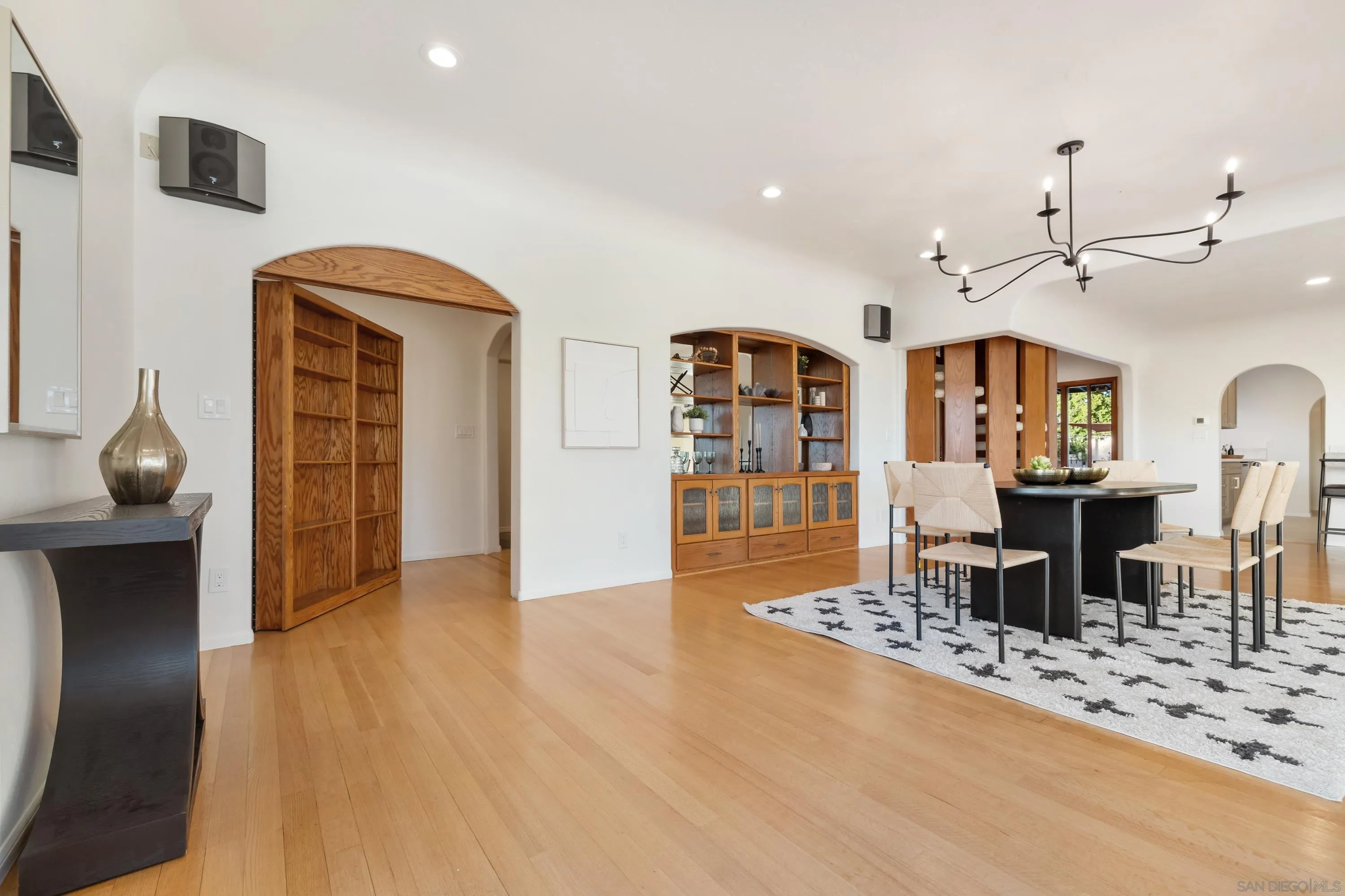 https://cdn.realtyfeed.com/cdn/127/260010378/3a39c01a22289ca9d16f52187f0da8e0.webp