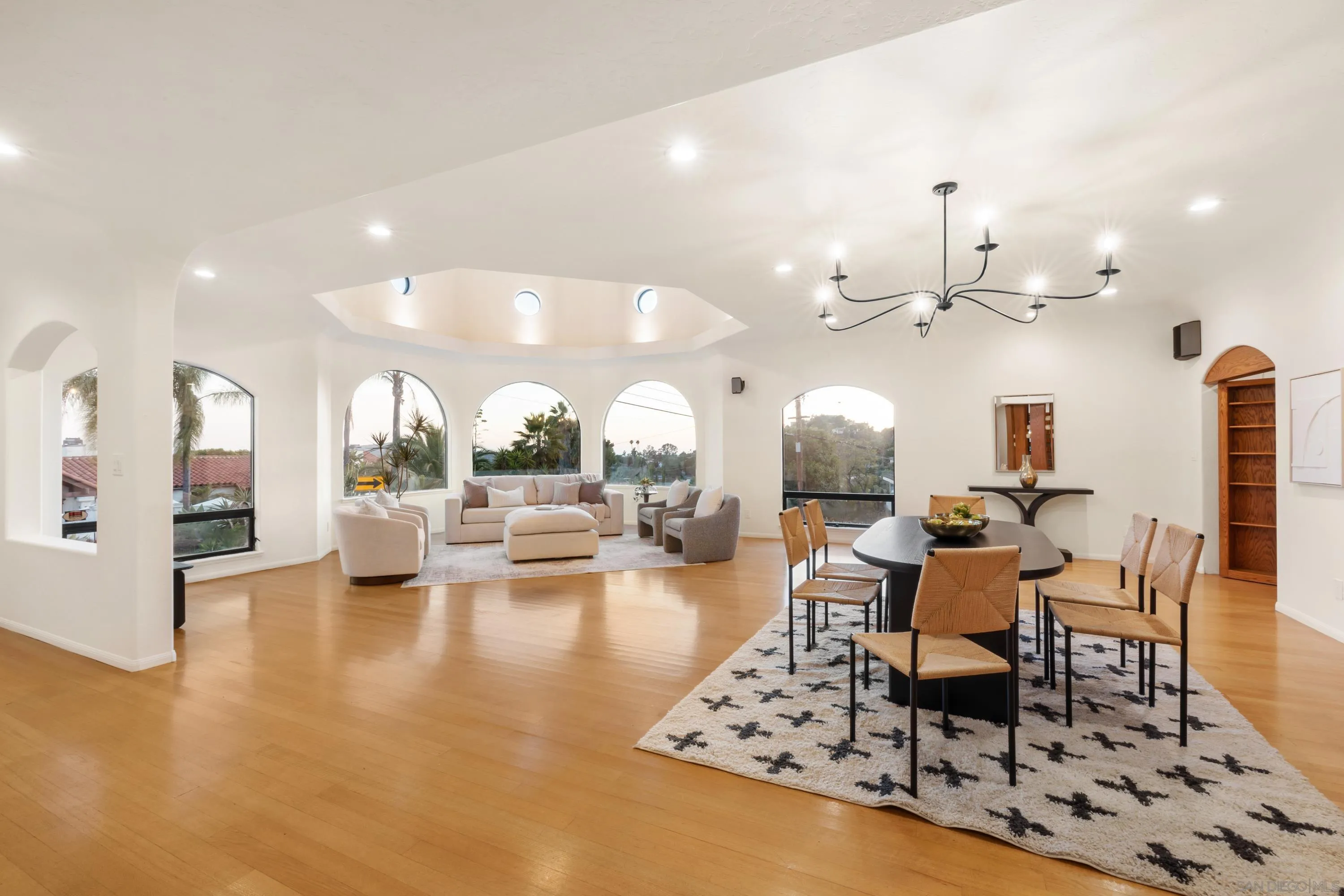https://cdn.realtyfeed.com/cdn/127/260010378/b2d68364241b76d42f08077969b3e895.webp