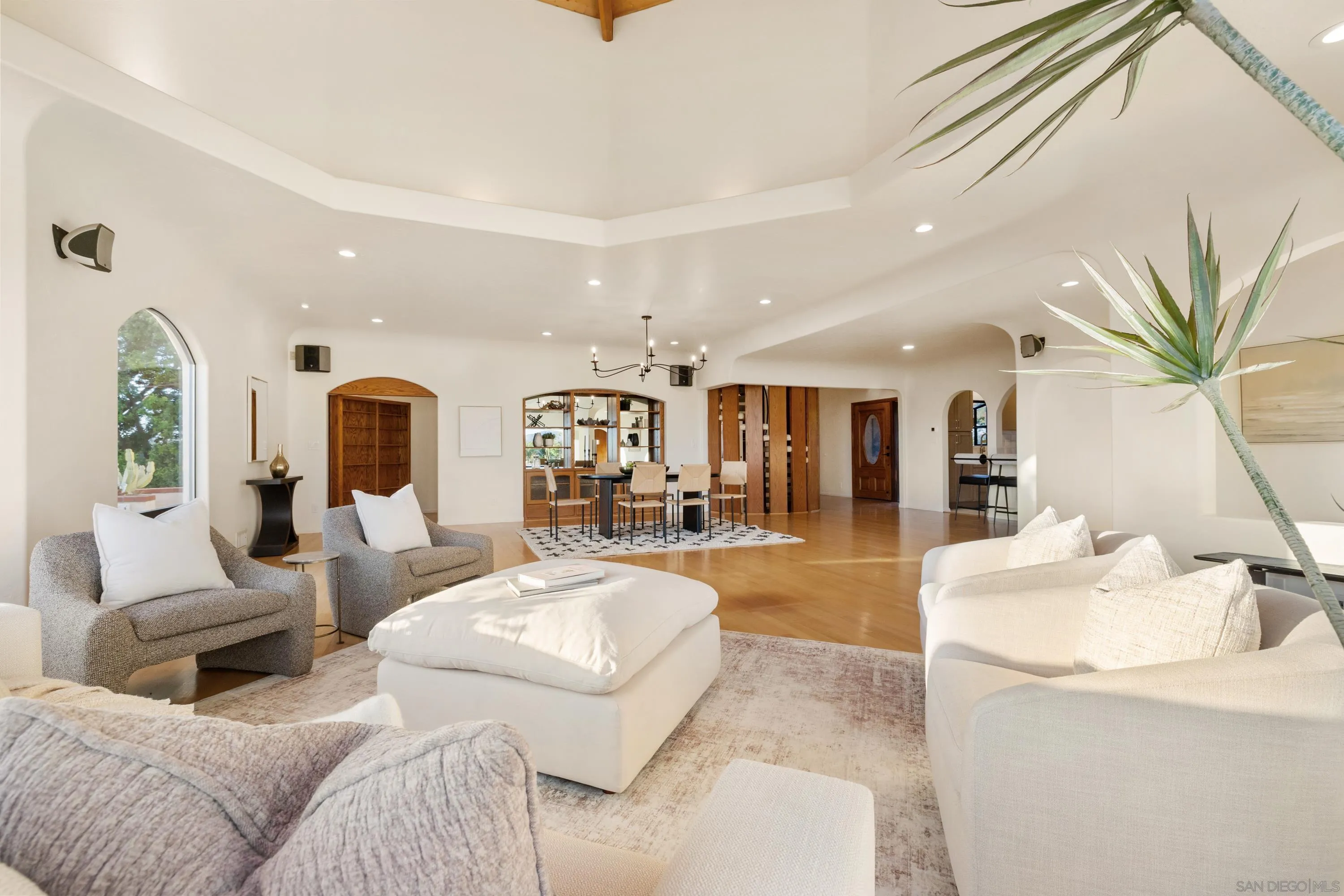 https://cdn.realtyfeed.com/cdn/127/260010378/c8135d4fe1d7900d53a8d18748ded89b.webp