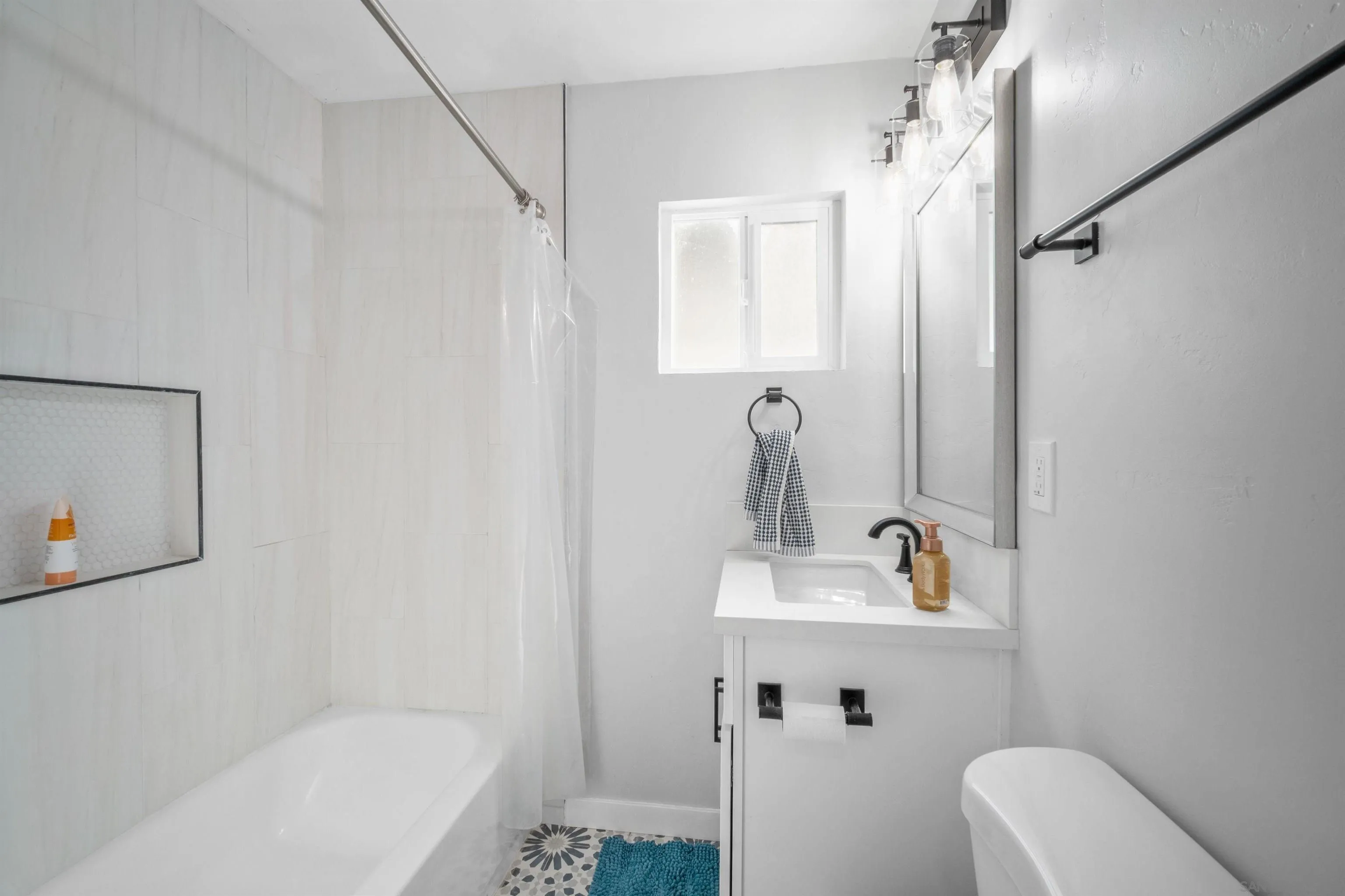 https://cdn.realtyfeed.com/cdn/127/260010380/4b7e46f76112ca24eb8ee1b321d23019.webp