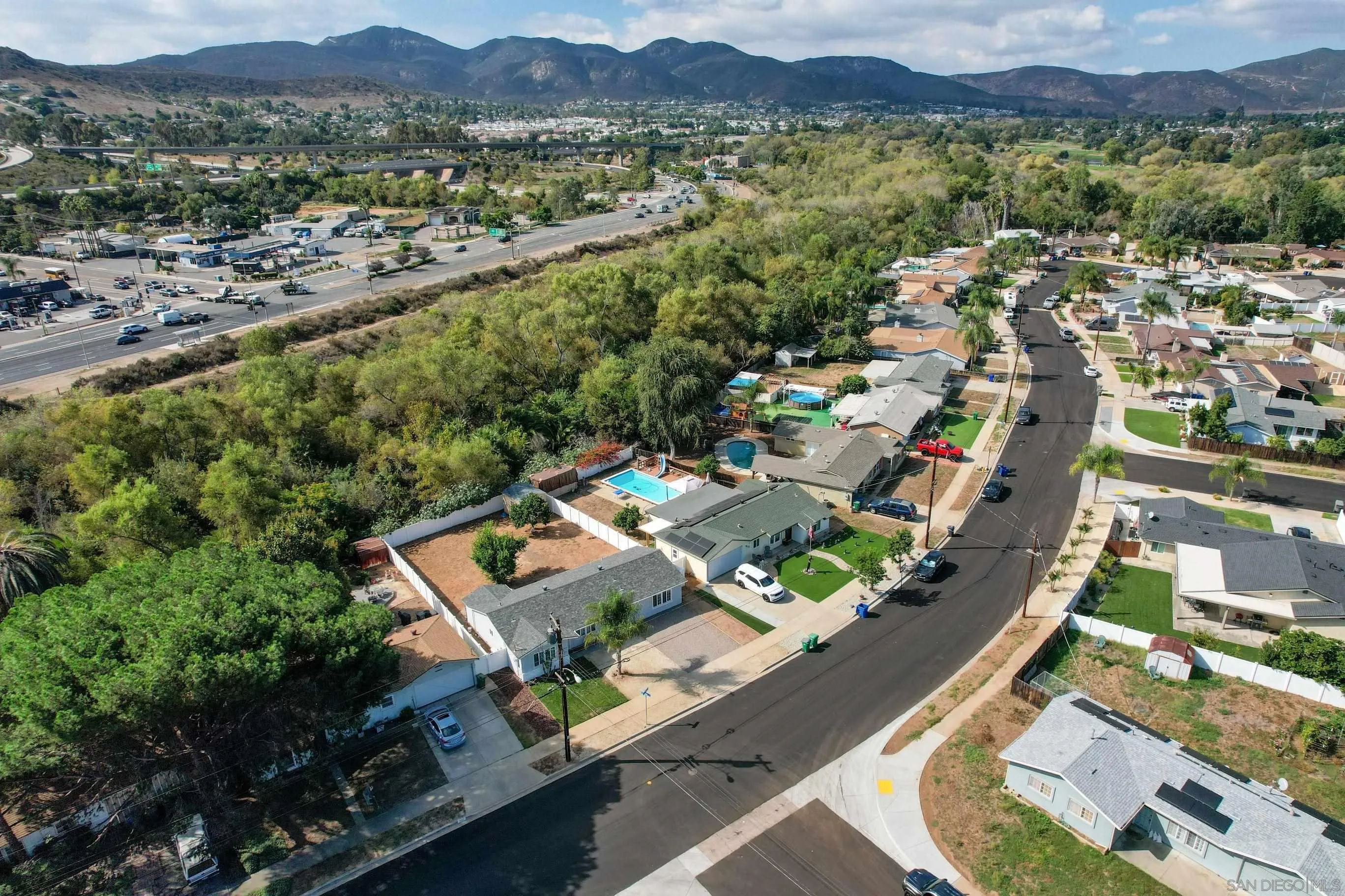 https://cdn.realtyfeed.com/cdn/127/260010380/fb22cf2e8c9e8217da01c63f3f2dcc88.webp