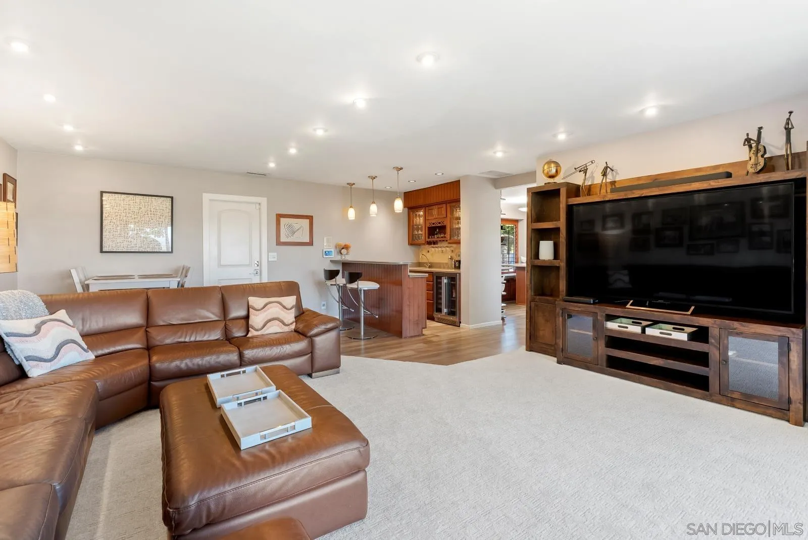 https://cdn.realtyfeed.com/cdn/127/260010384/05994f62846b7f4944203d185e7ee8b0.webp