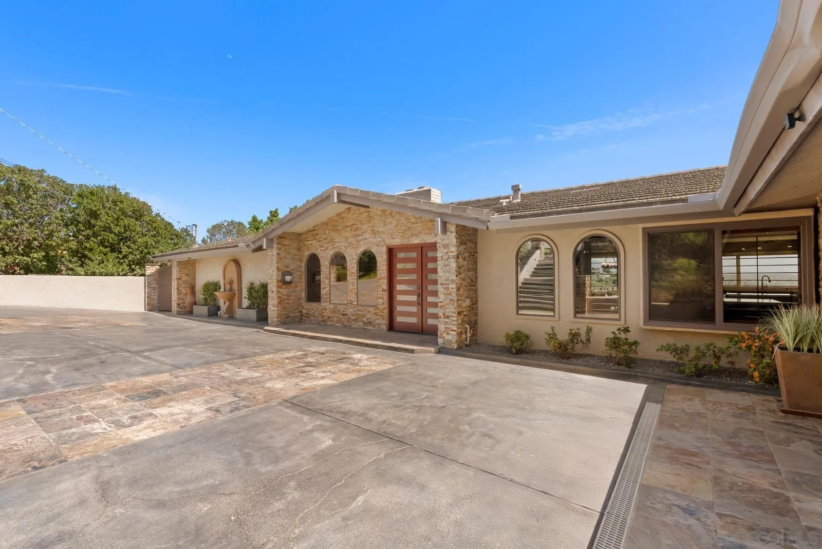 https://cdn.realtyfeed.com/cdn/127/260010384/32eea2995a08fb86ba2a4f3485c9c2bd.webp