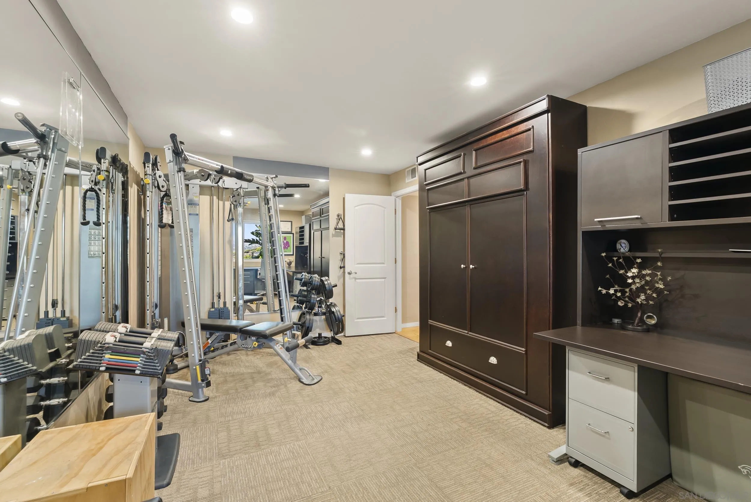 https://cdn.realtyfeed.com/cdn/127/260010384/362fa354d0eb5d2a8774a14caf99f6ab.webp