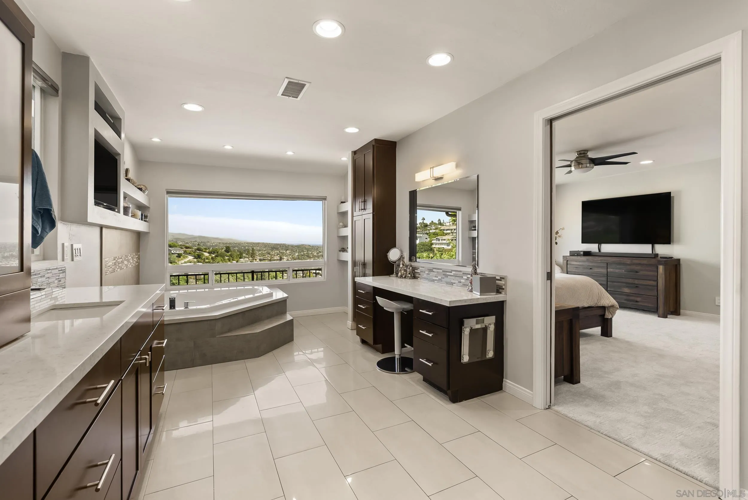 https://cdn.realtyfeed.com/cdn/127/260010384/5954f230b6bacac930a1cac58b7b7979.webp
