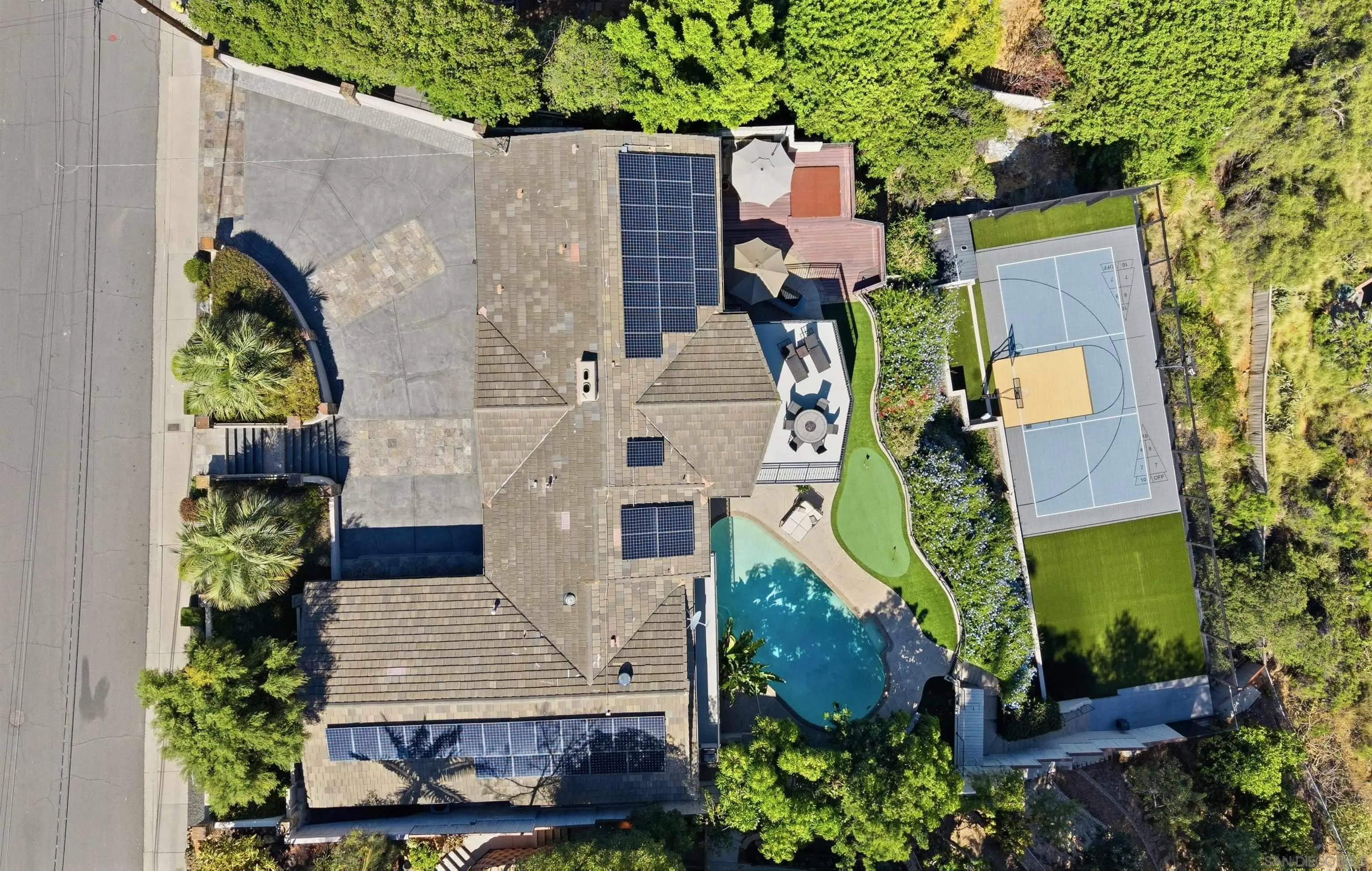 https://cdn.realtyfeed.com/cdn/127/260010384/9c92e3fd6584e46c011f75762224c16b.webp