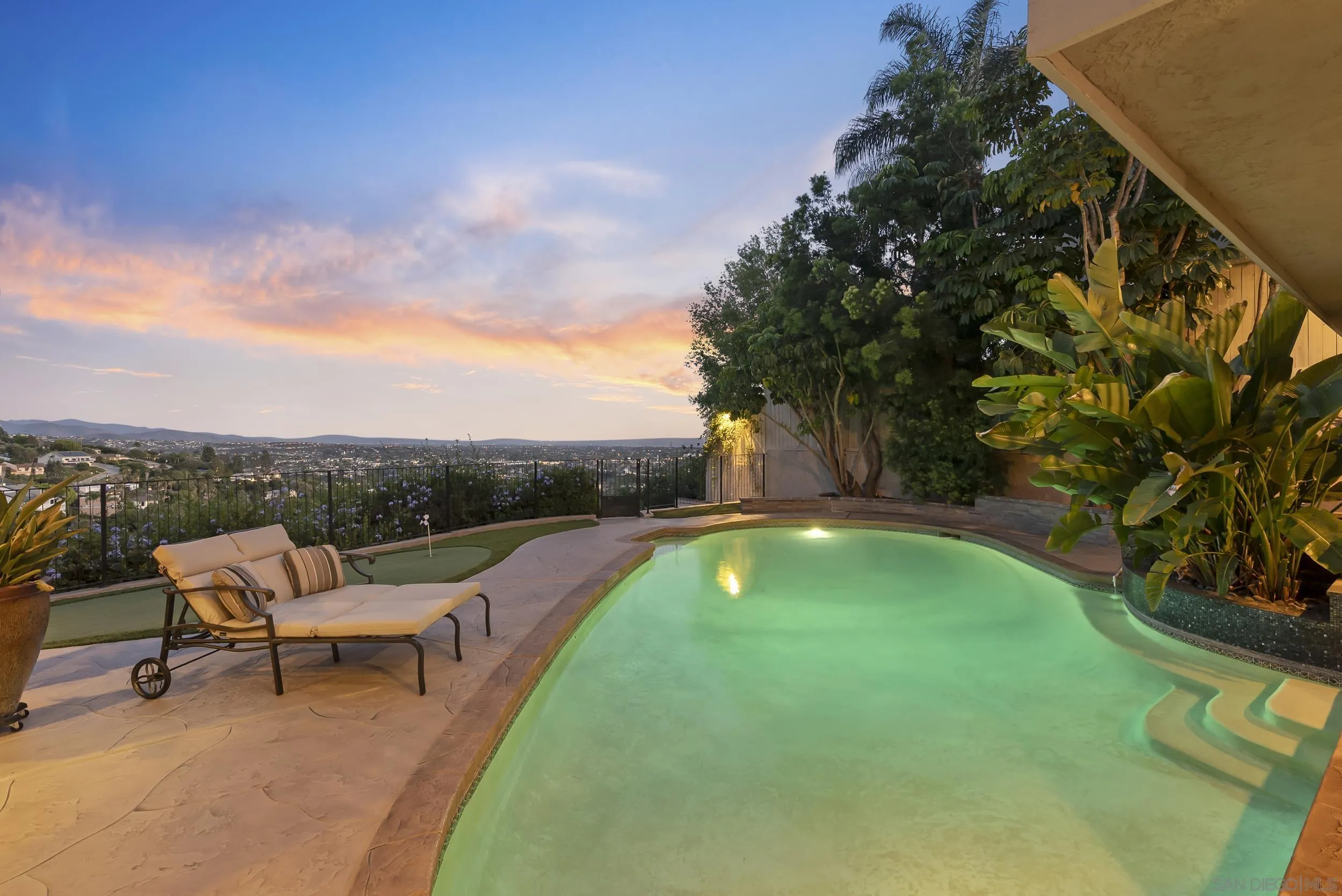 https://cdn.realtyfeed.com/cdn/127/260010384/c5fc10fbe850c0731ebeb216393ec1d4.webp