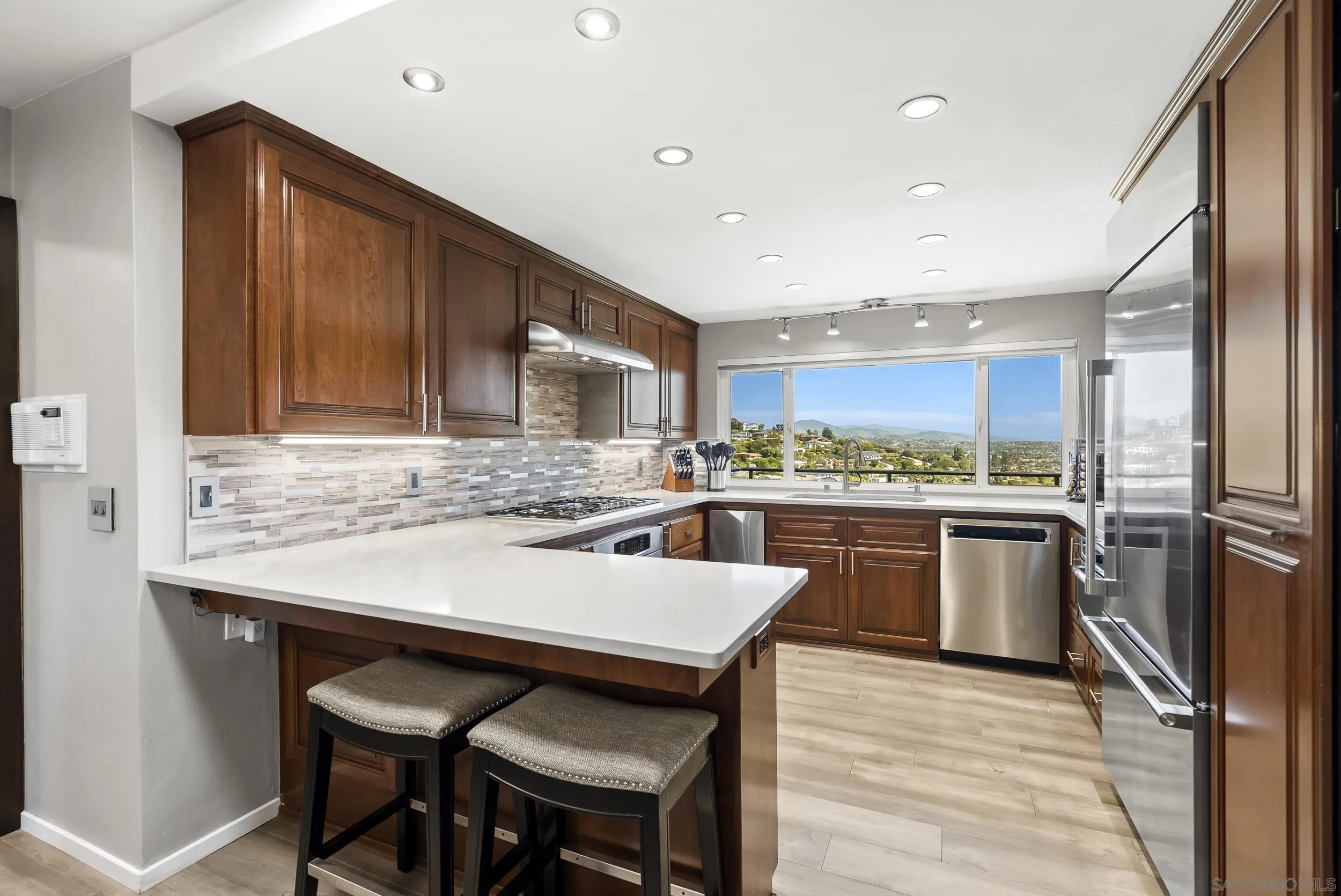 https://cdn.realtyfeed.com/cdn/127/260010384/dff0ed67bade6bbac6d65f1211f4232f.webp