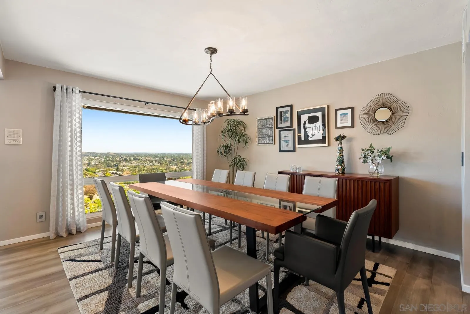 https://cdn.realtyfeed.com/cdn/127/260010384/e75224a1d47757c1bd81853928aad0ea.webp