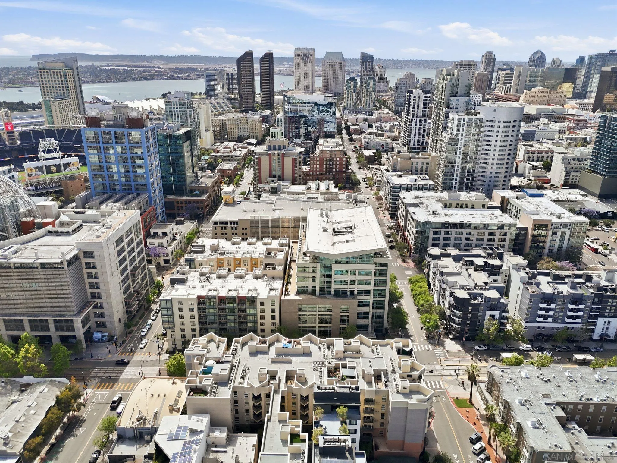 https://cdn.realtyfeed.com/cdn/127/260010386/4fef4e93060d3850c8892ef3760e61a2.webp