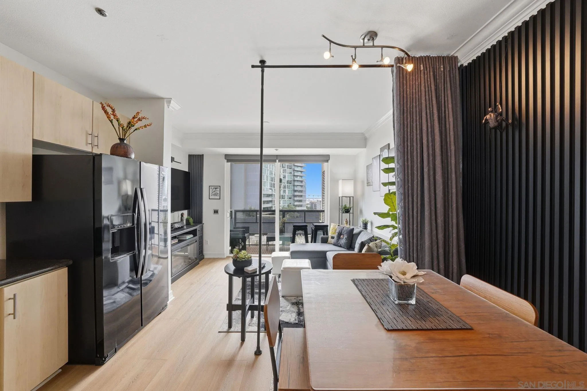https://cdn.realtyfeed.com/cdn/127/260010386/99bd0f17bfc6deededf09ffd9f62eb80.webp